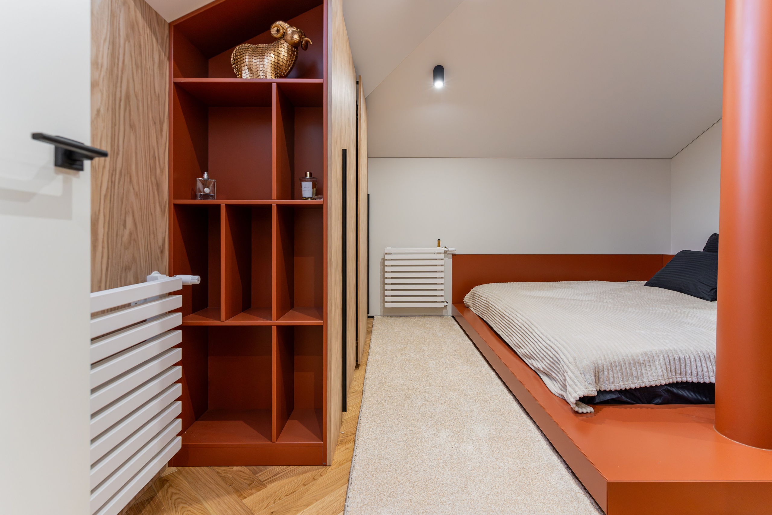 Квартира на мансардном этаже 63 м². Ремонты премиум-класса 1 S T . G R E A T . P R O