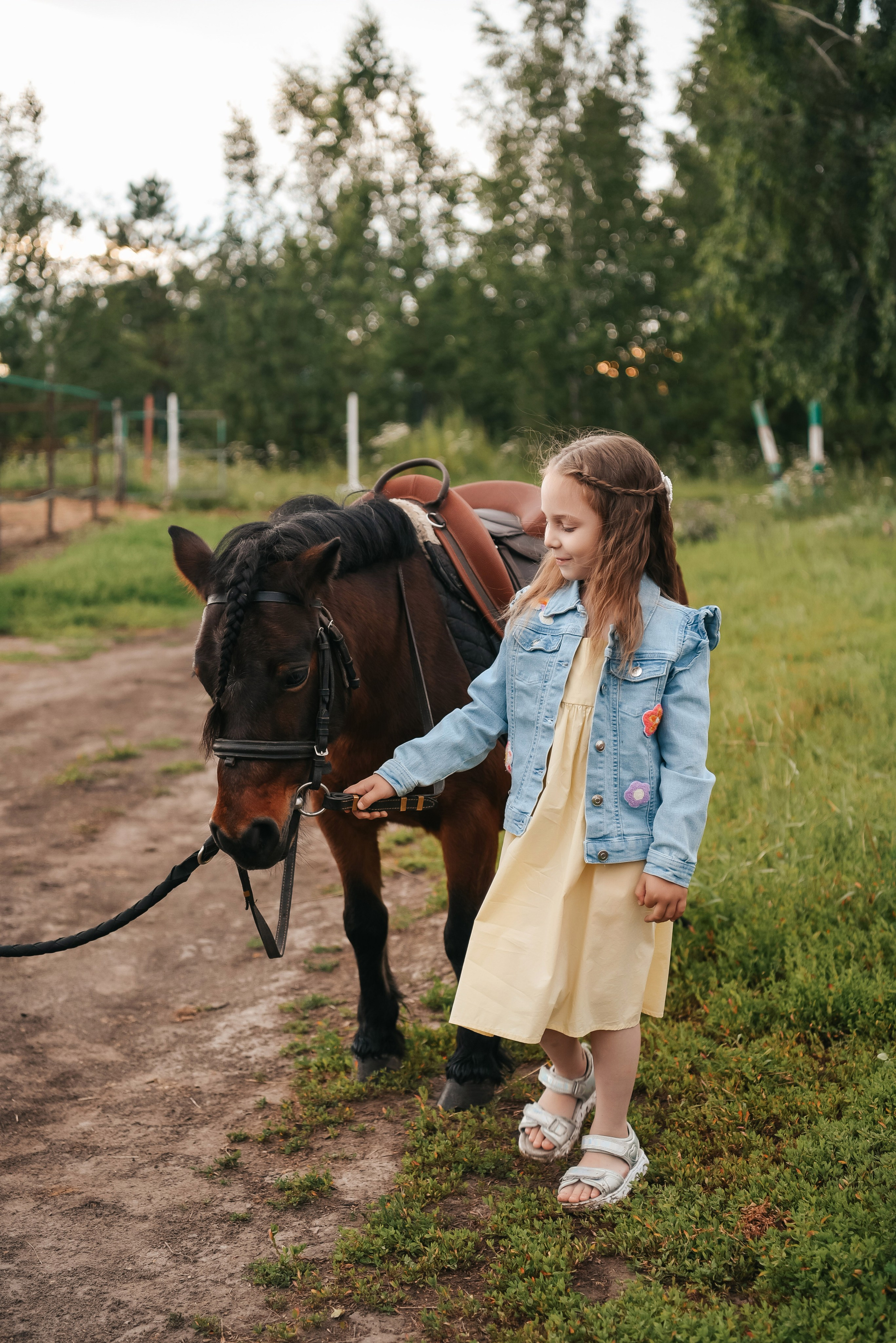 Ева и лошадка. Фотограф Анастасия Гурьянова в Тюмени и Ялуторовске