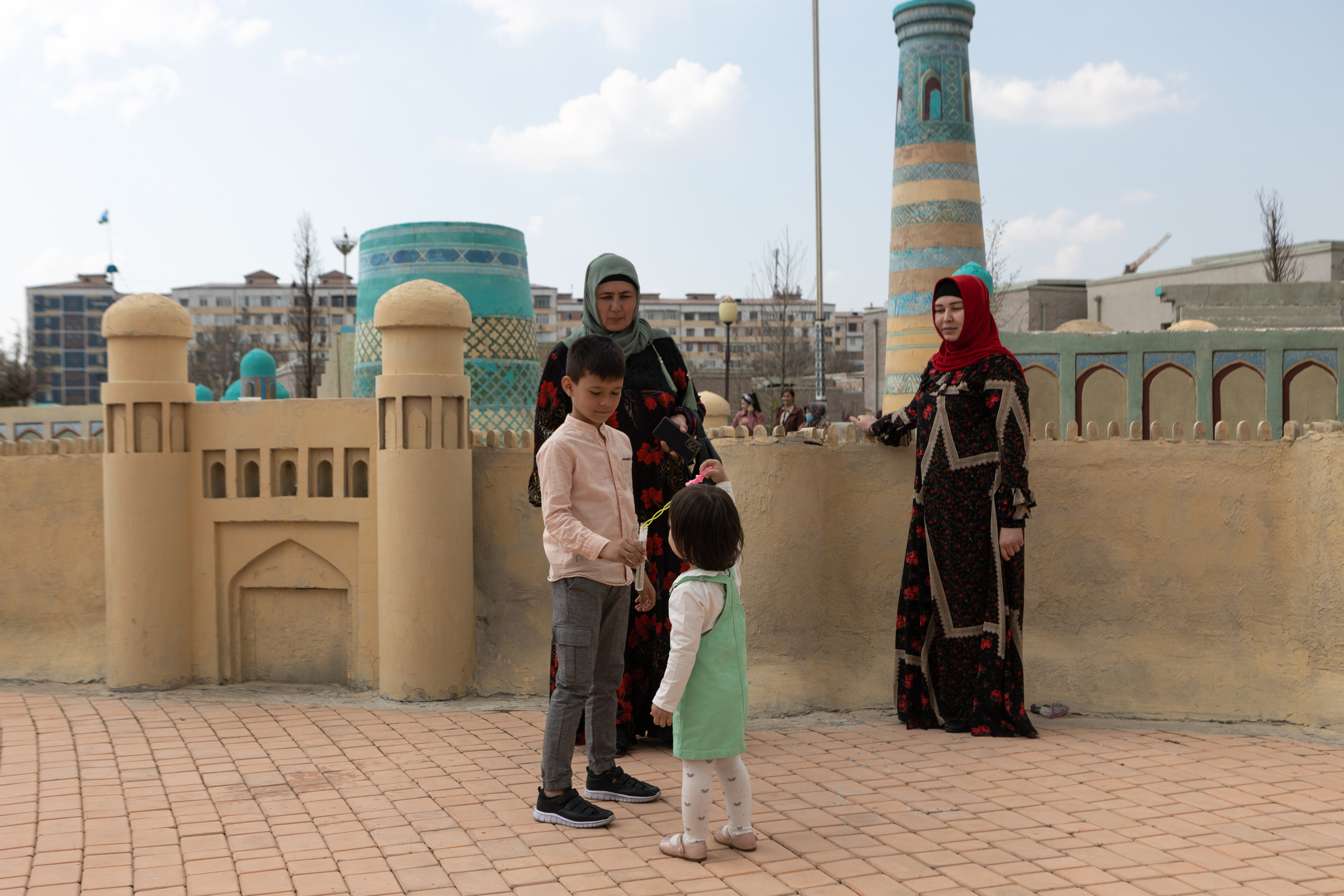 Uzbekistan daily. Commerce & art photographer