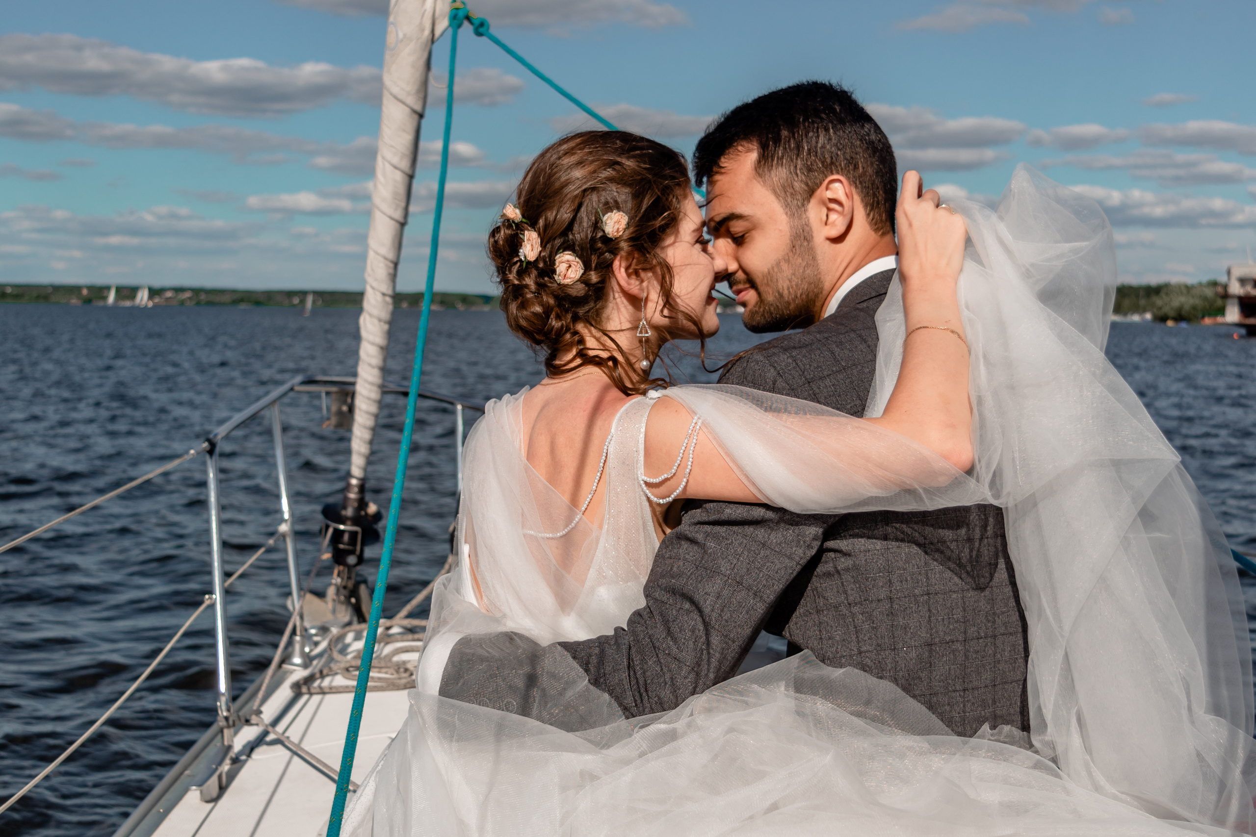 Свадебная фотосессия в парке атракционов, на яхте и рядом с Москва Сит. Свадебный фотограф в Москве и Московской области Елена Четоркина