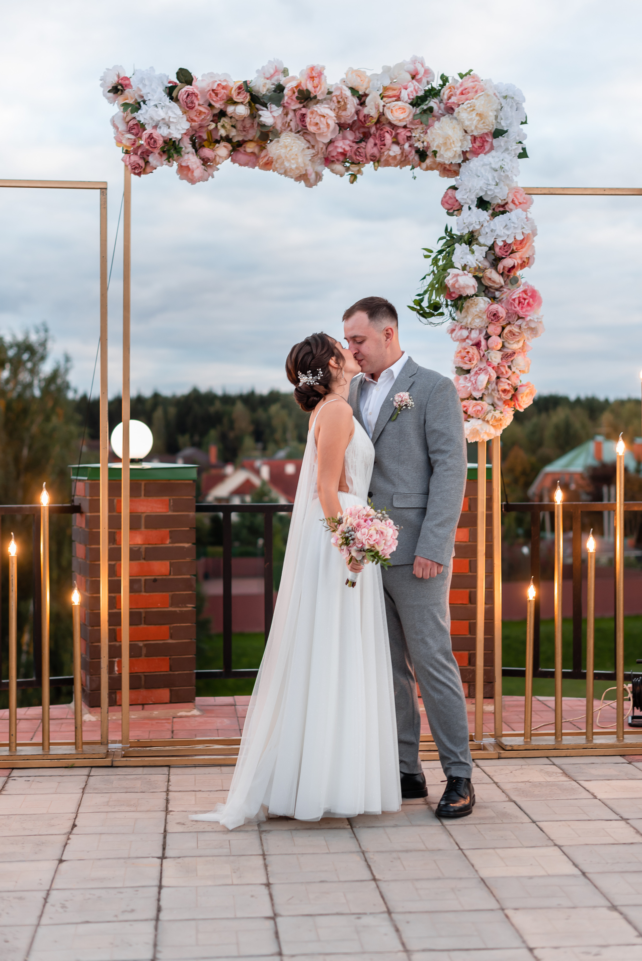 Свадебные фото на крыше дома. Свадебный фотограф в Москве и Московской области Елена Четоркина