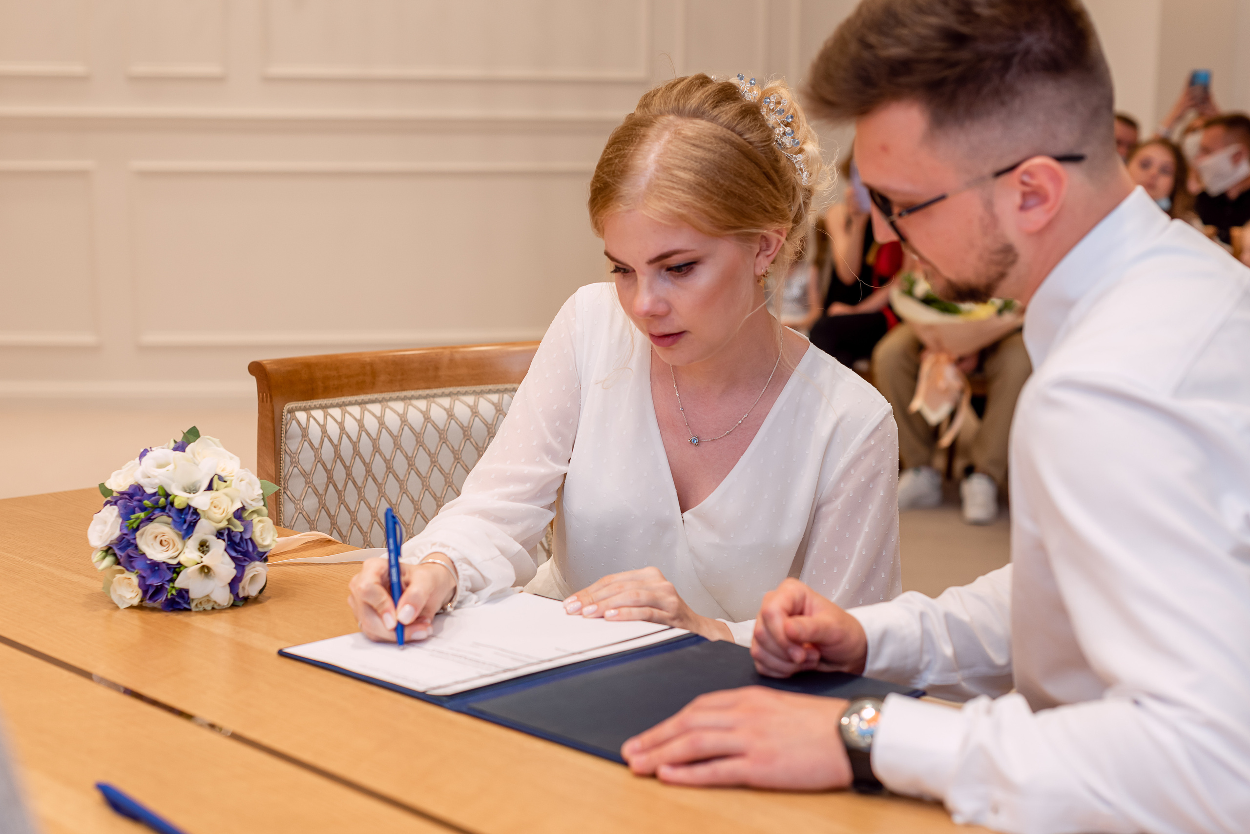 Свадебные фото в загсе. Свадебный фотограф в Москве и Московской области Елена Четоркина