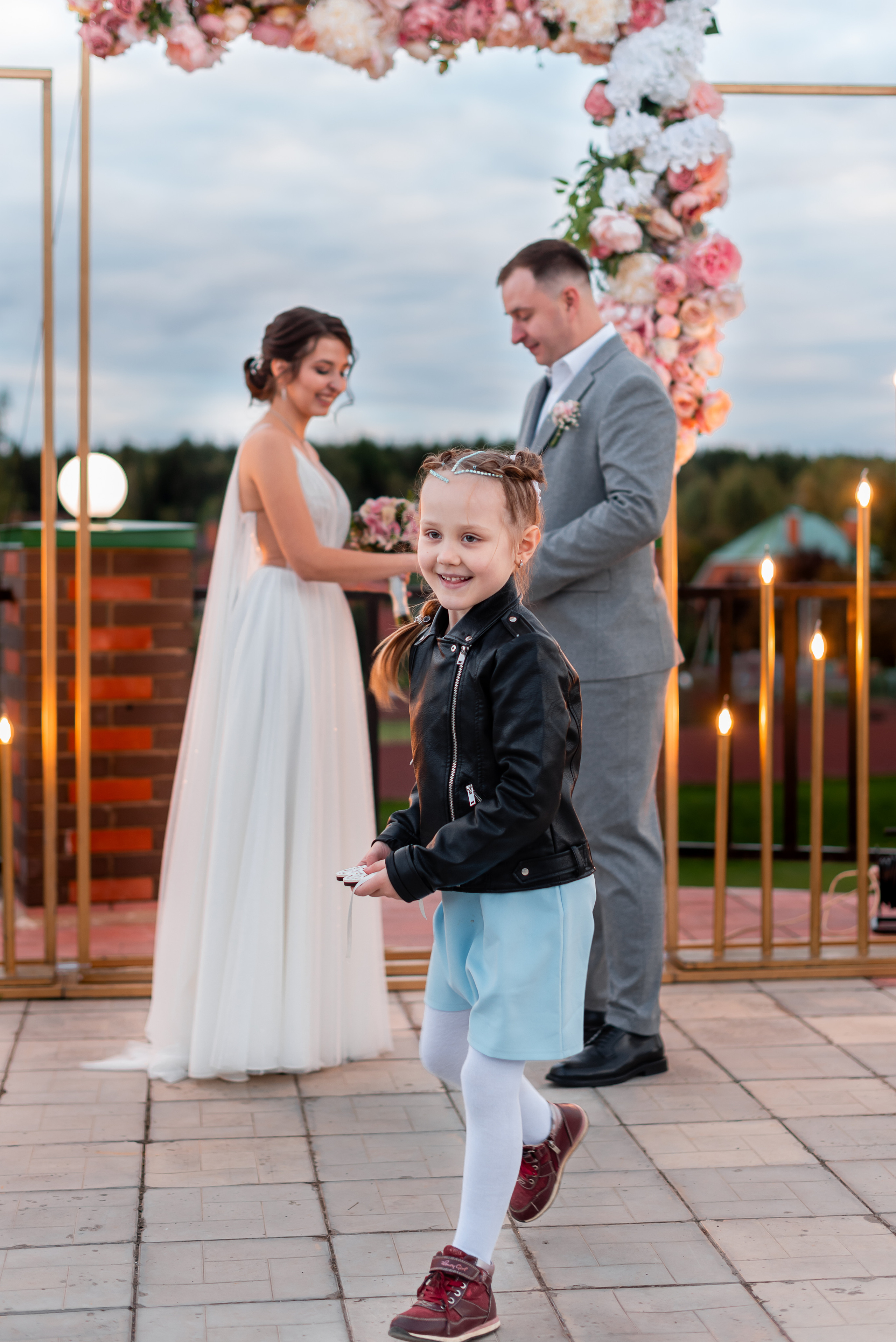 Свадебные фото на крыше дома. Свадебный фотограф в Москве и Московской области Елена Четоркина