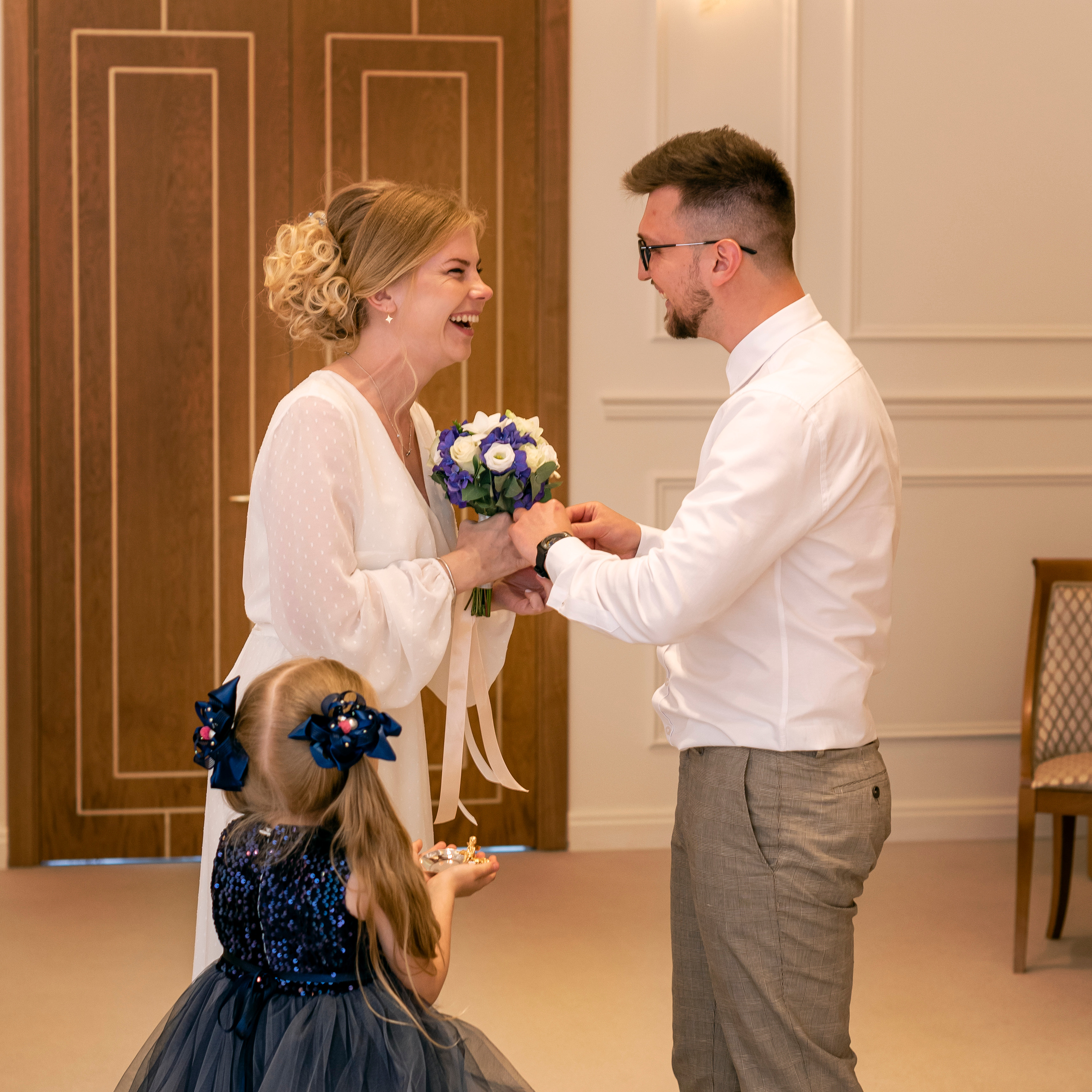 Свадебные фото в загсе. Свадебный фотограф в Москве и Московской области Елена Четоркина