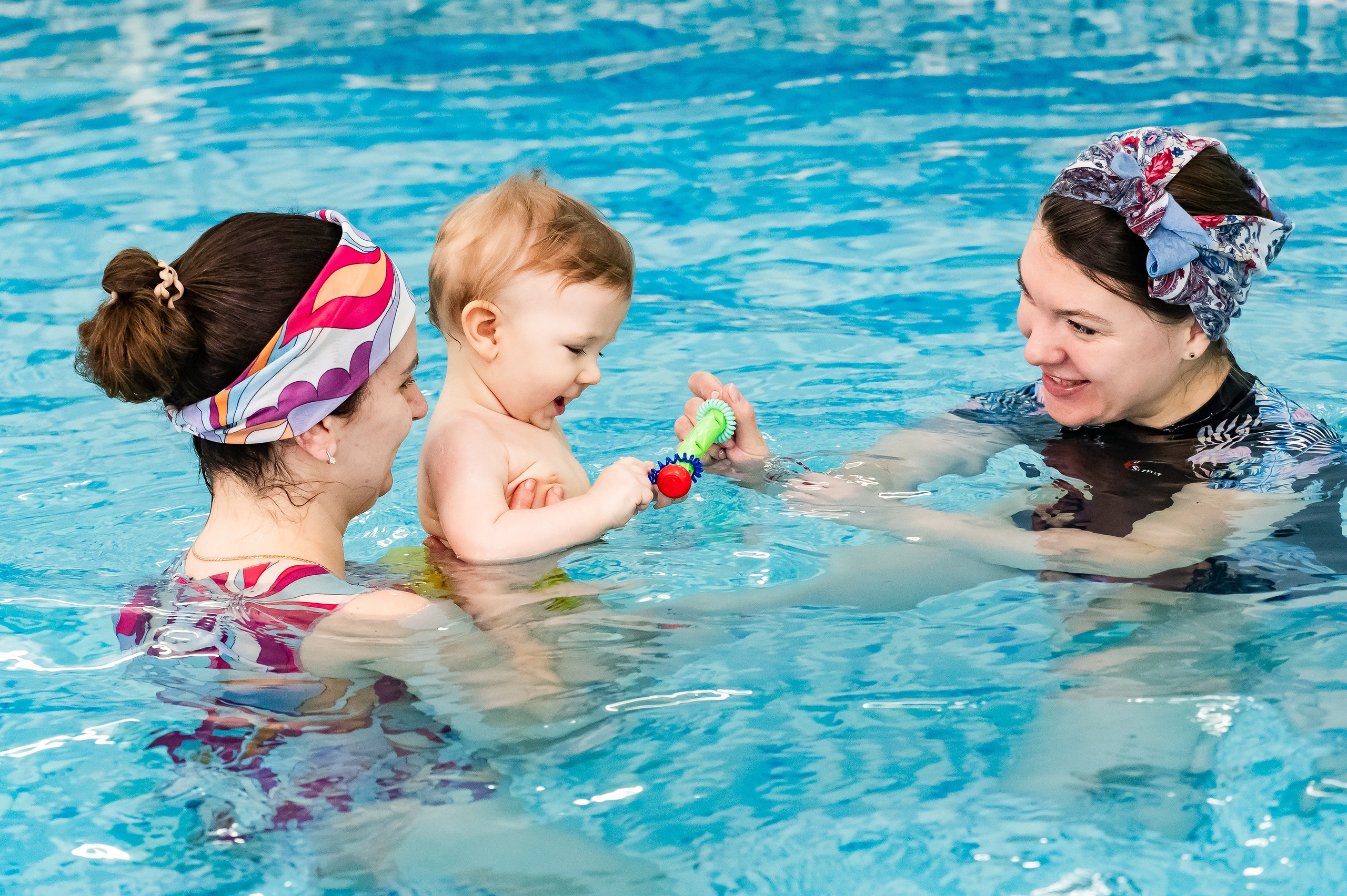 Грудничковое плавание. Репортажный, семейный и детский фотограф в Пензе и Заречном Арина Ермилова. Картины барельеф на заказ