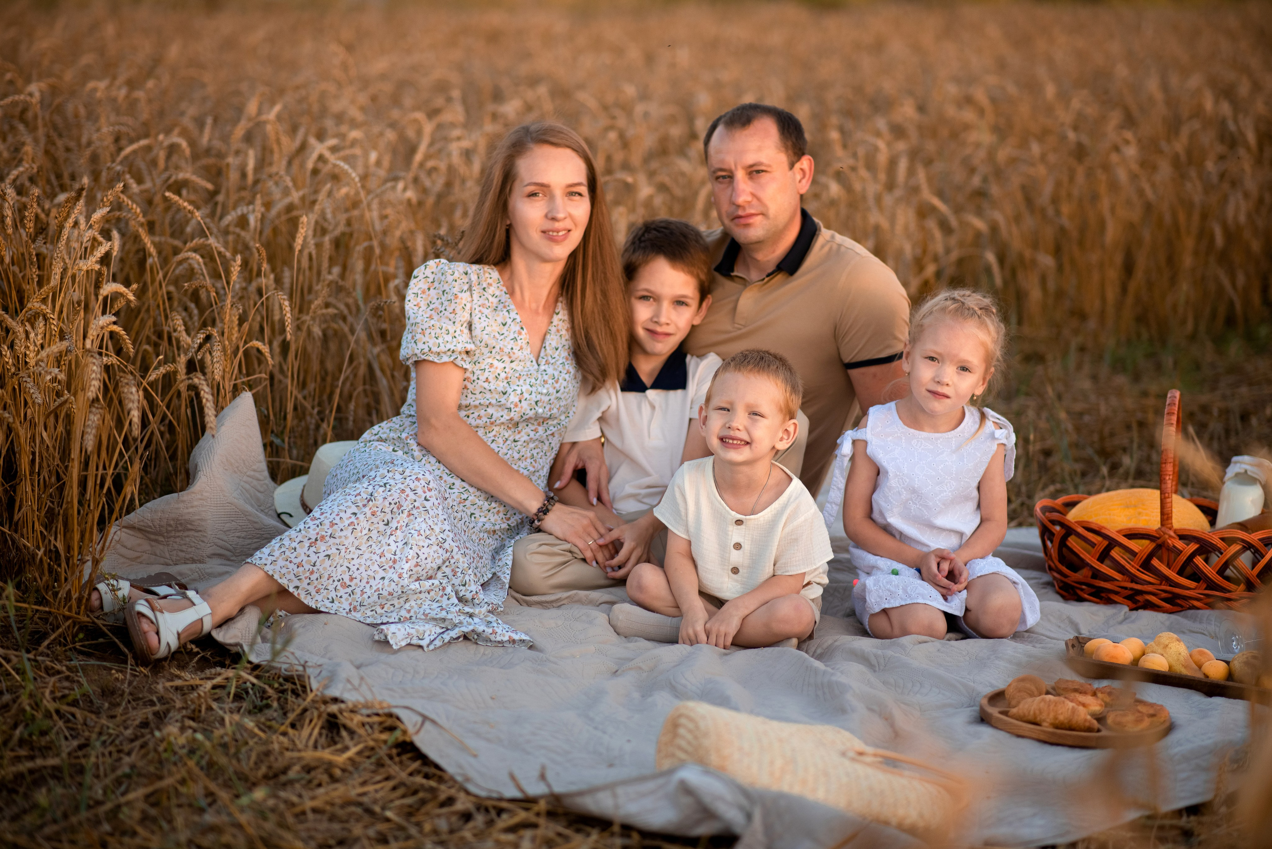 Семейная фотосессия в пшеничном поле. Семейный и детский фотограф в Туле Светлана Воронкова