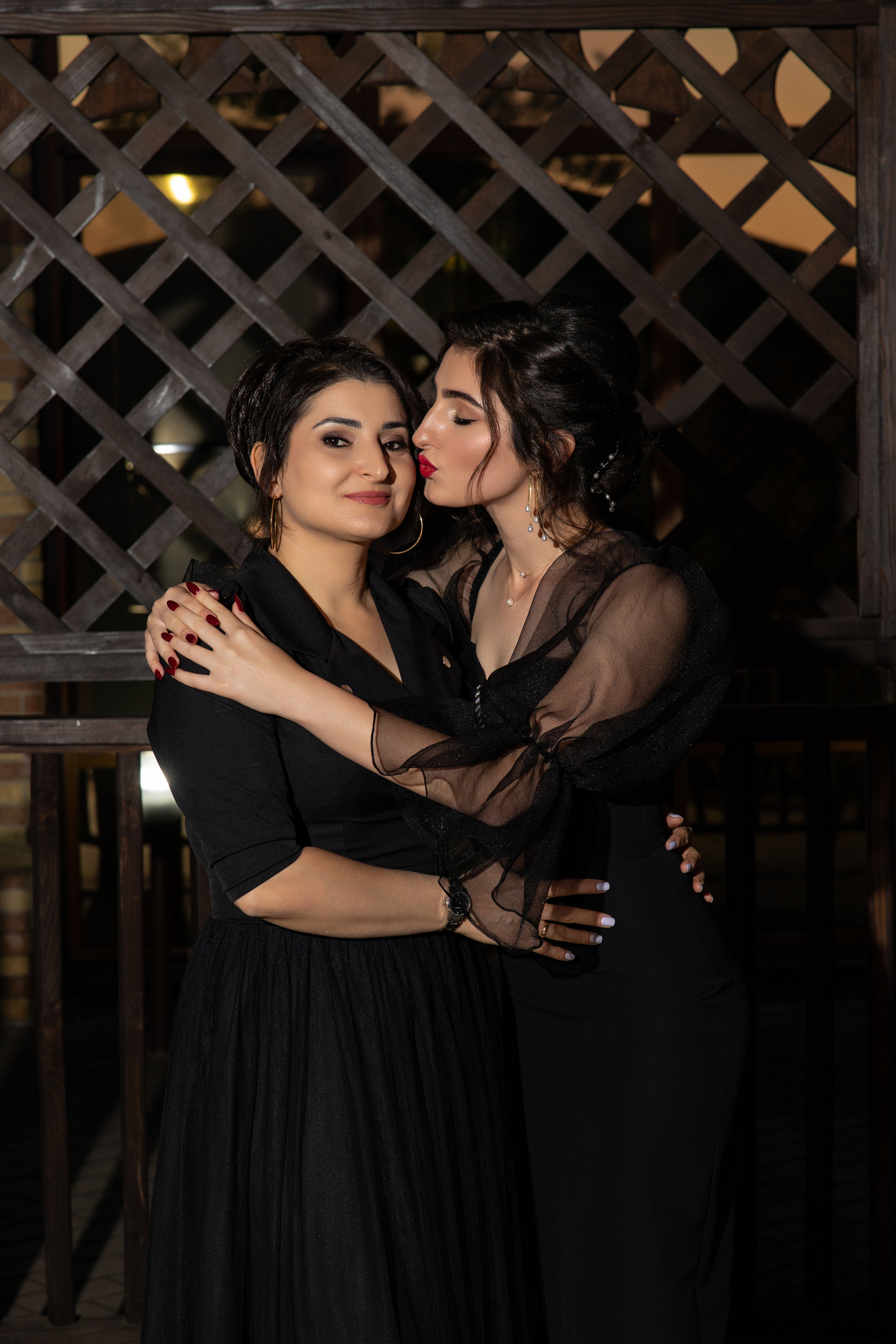 Школьный выпускной. Видеосьемка, фотосьемка свадеб, юбилеев, утренников в Краснодарском кр