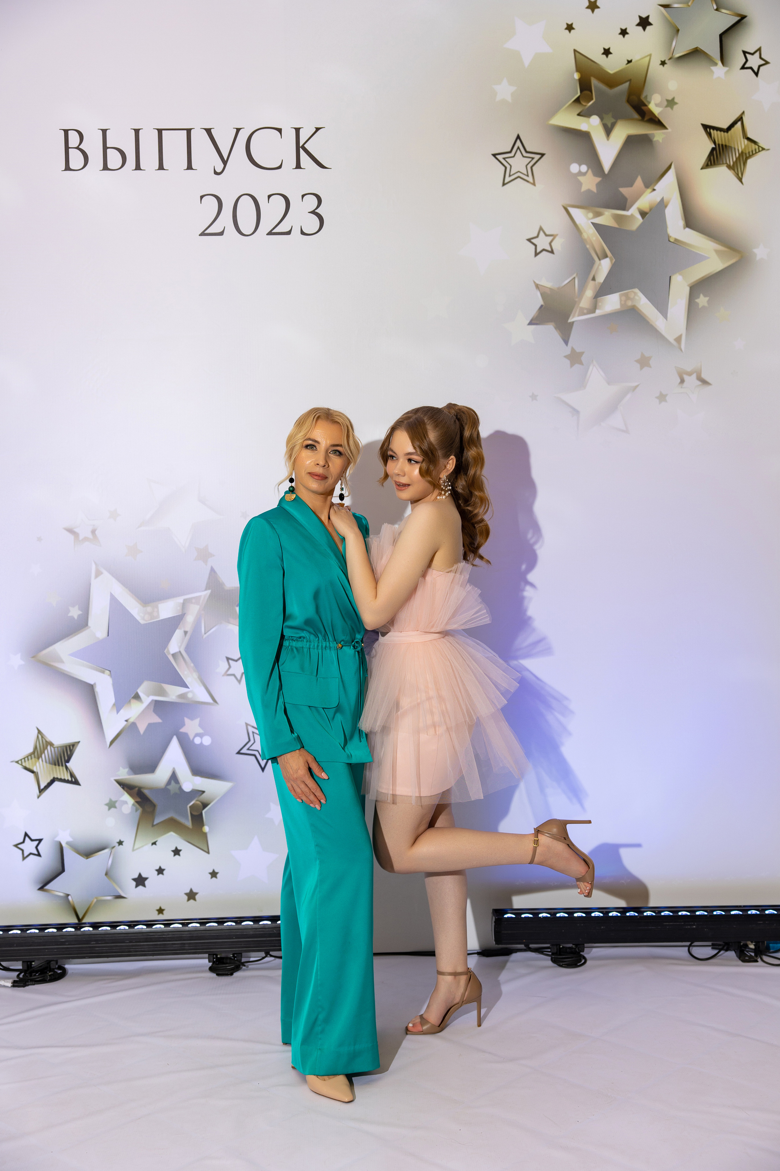 Школьный выпускной. Видеосьемка, фотосьемка свадеб, юбилеев, утренников в Краснодарском кр