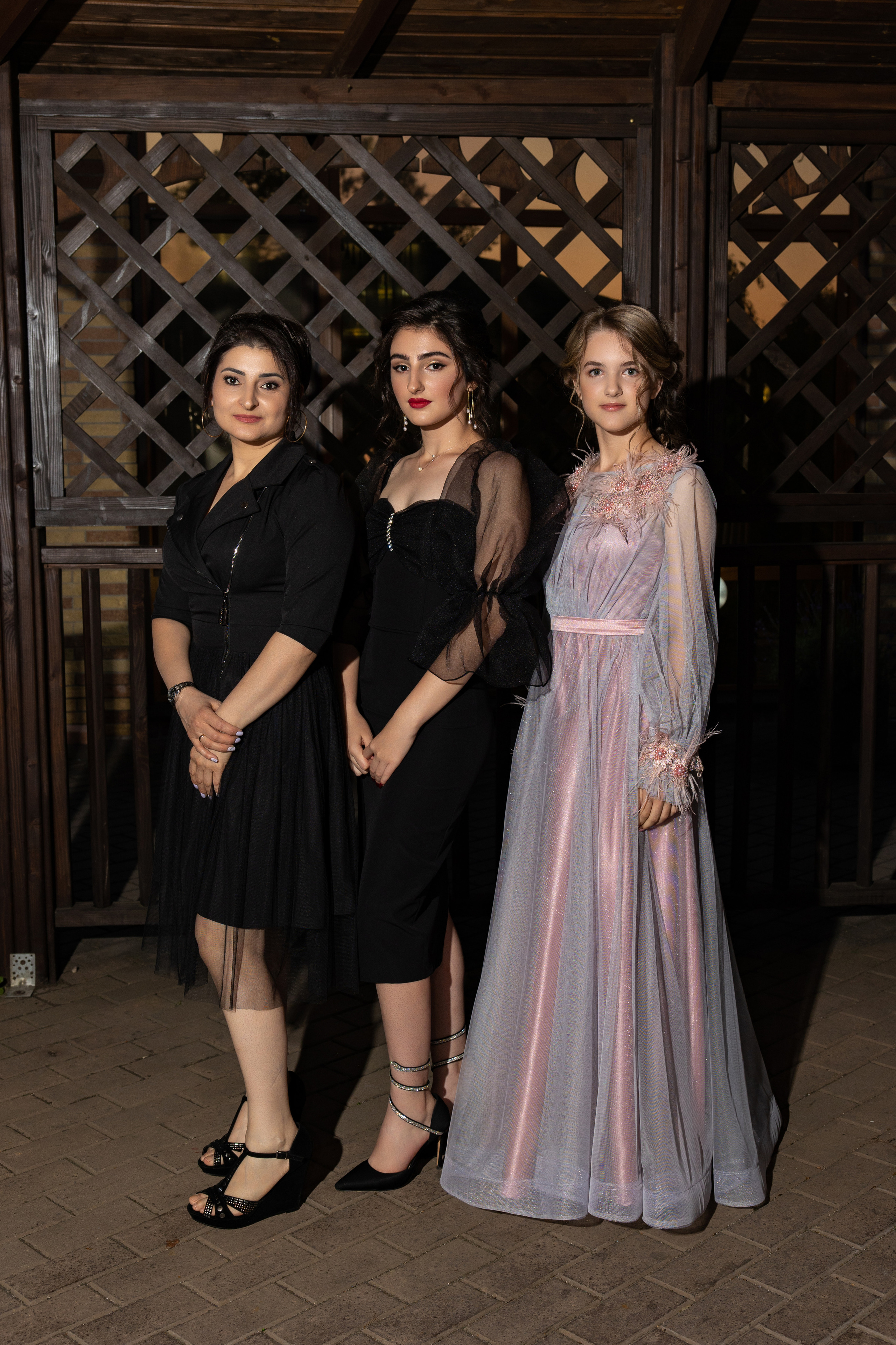 Школьный выпускной. Видеосьемка, фотосьемка свадеб, юбилеев, утренников в Краснодарском кр