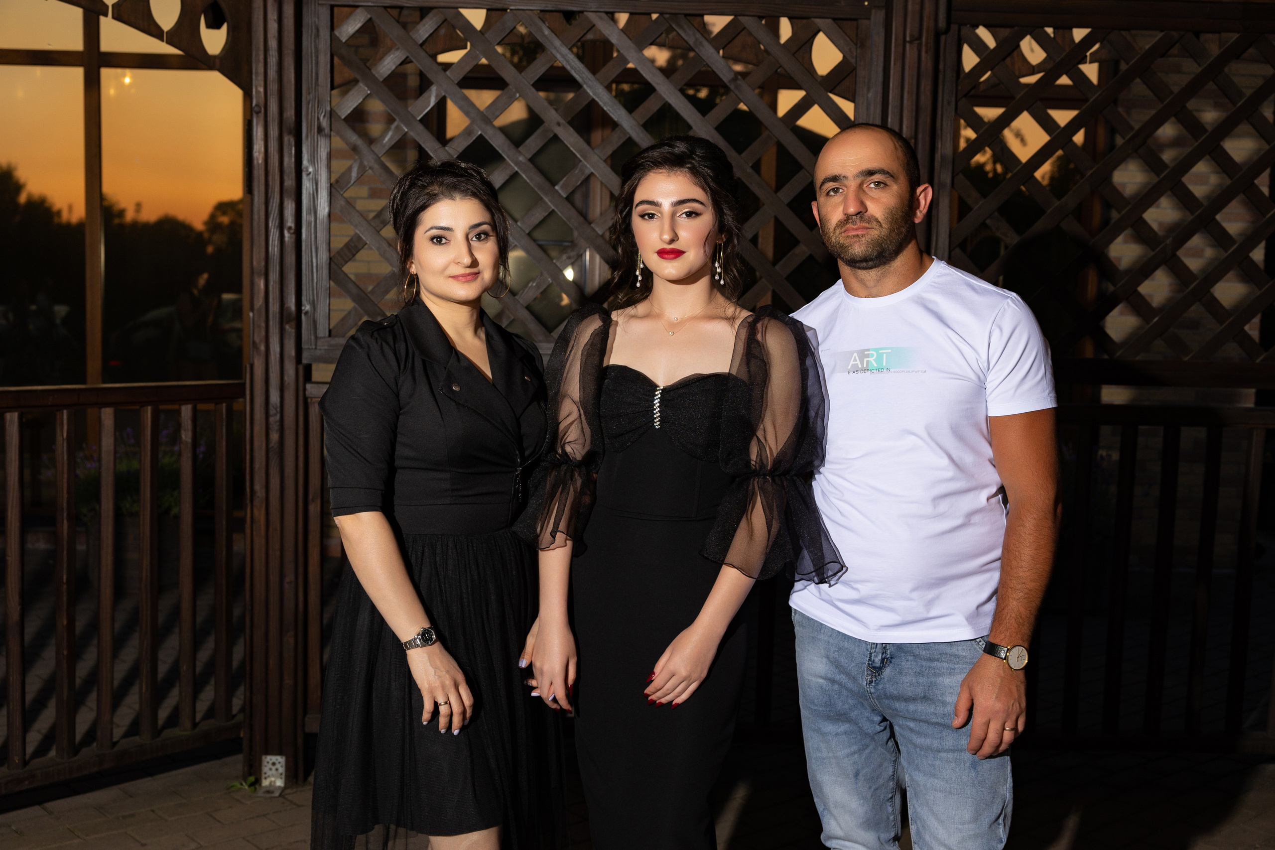 Школьный выпускной. Видеосьемка, фотосьемка свадеб, юбилеев, утренников в Краснодарском кр