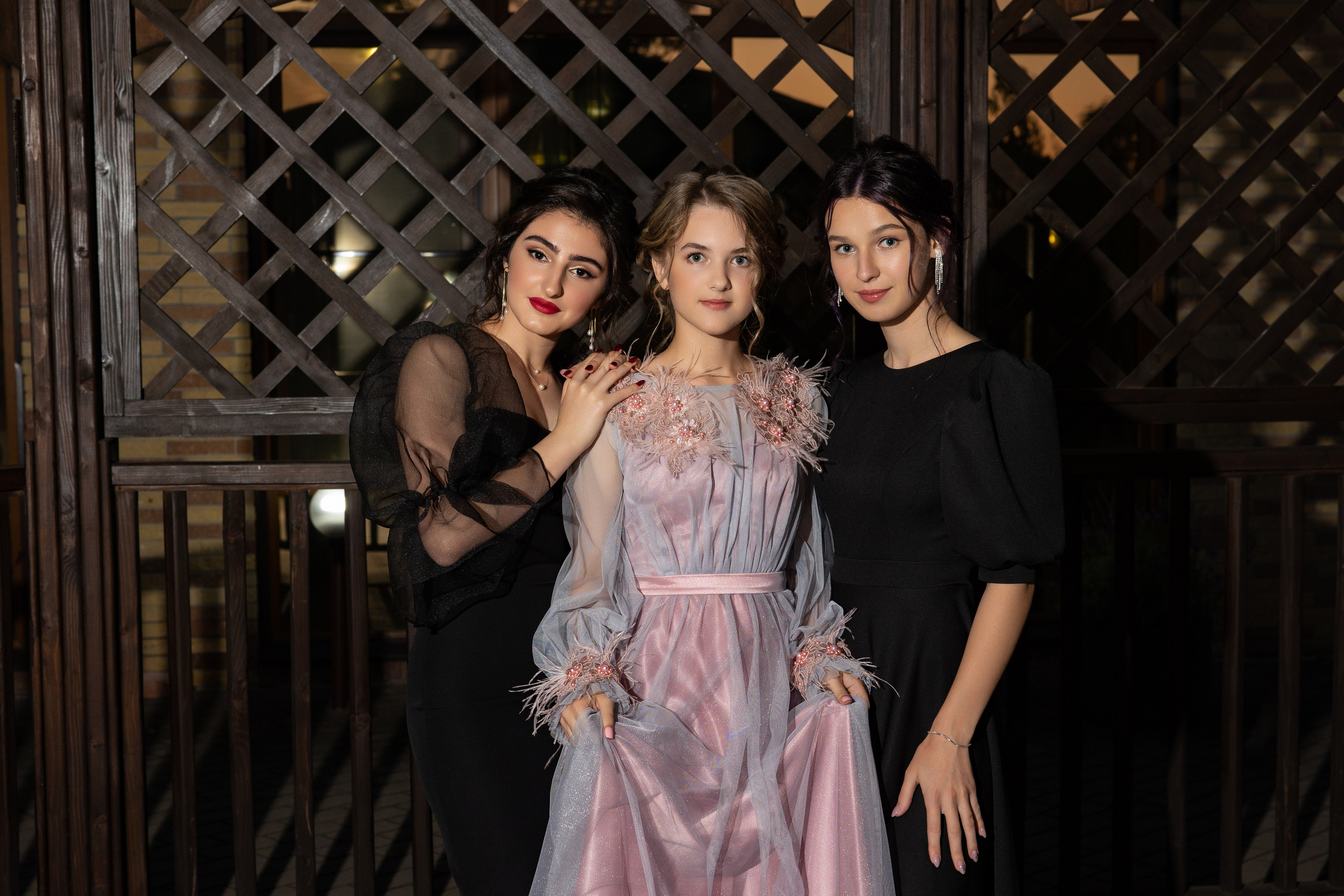 Школьный выпускной. Видеосьемка, фотосьемка свадеб, юбилеев, утренников в Краснодарском кр