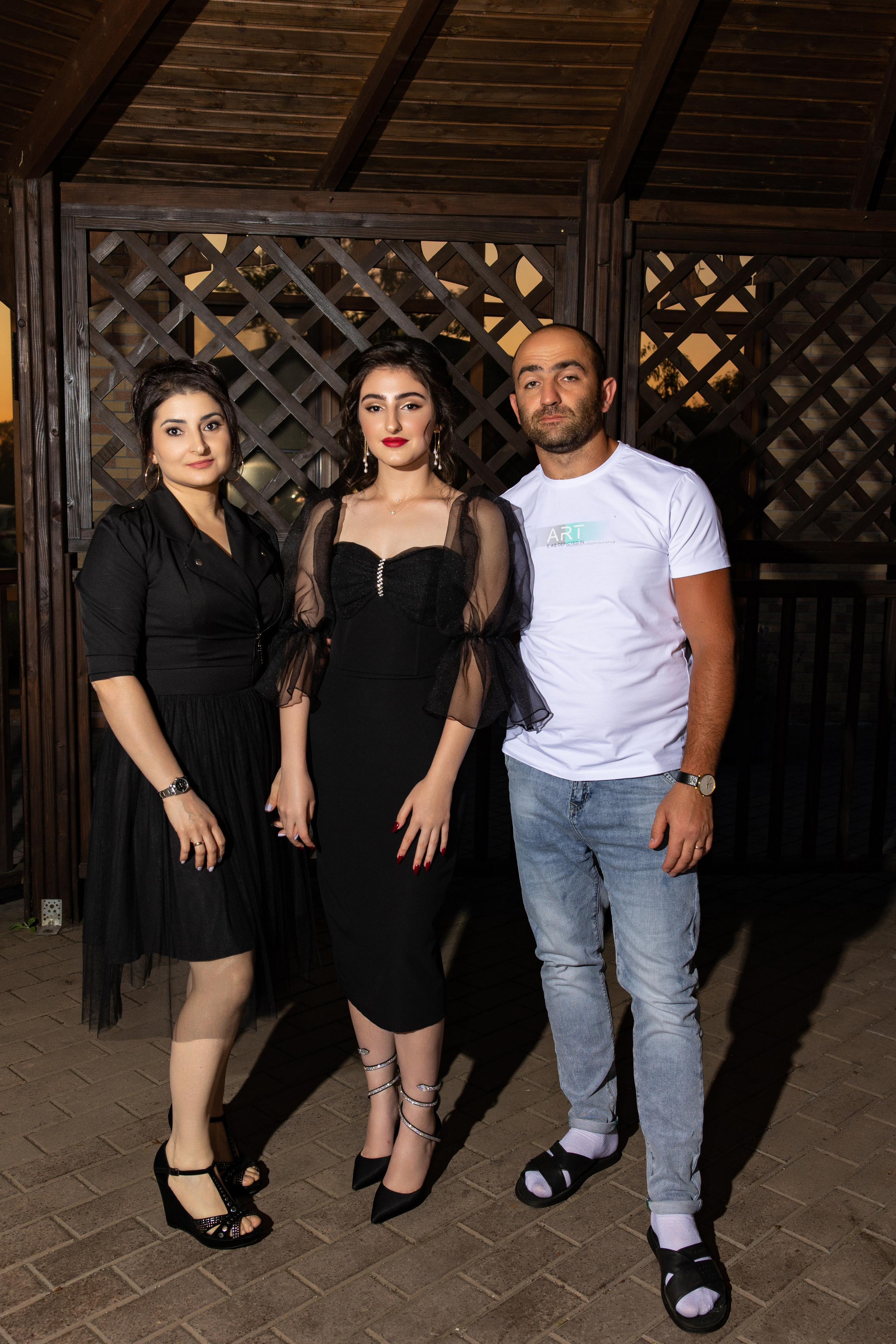 Школьный выпускной. Видеосьемка, фотосьемка свадеб, юбилеев, утренников в Краснодарском кр