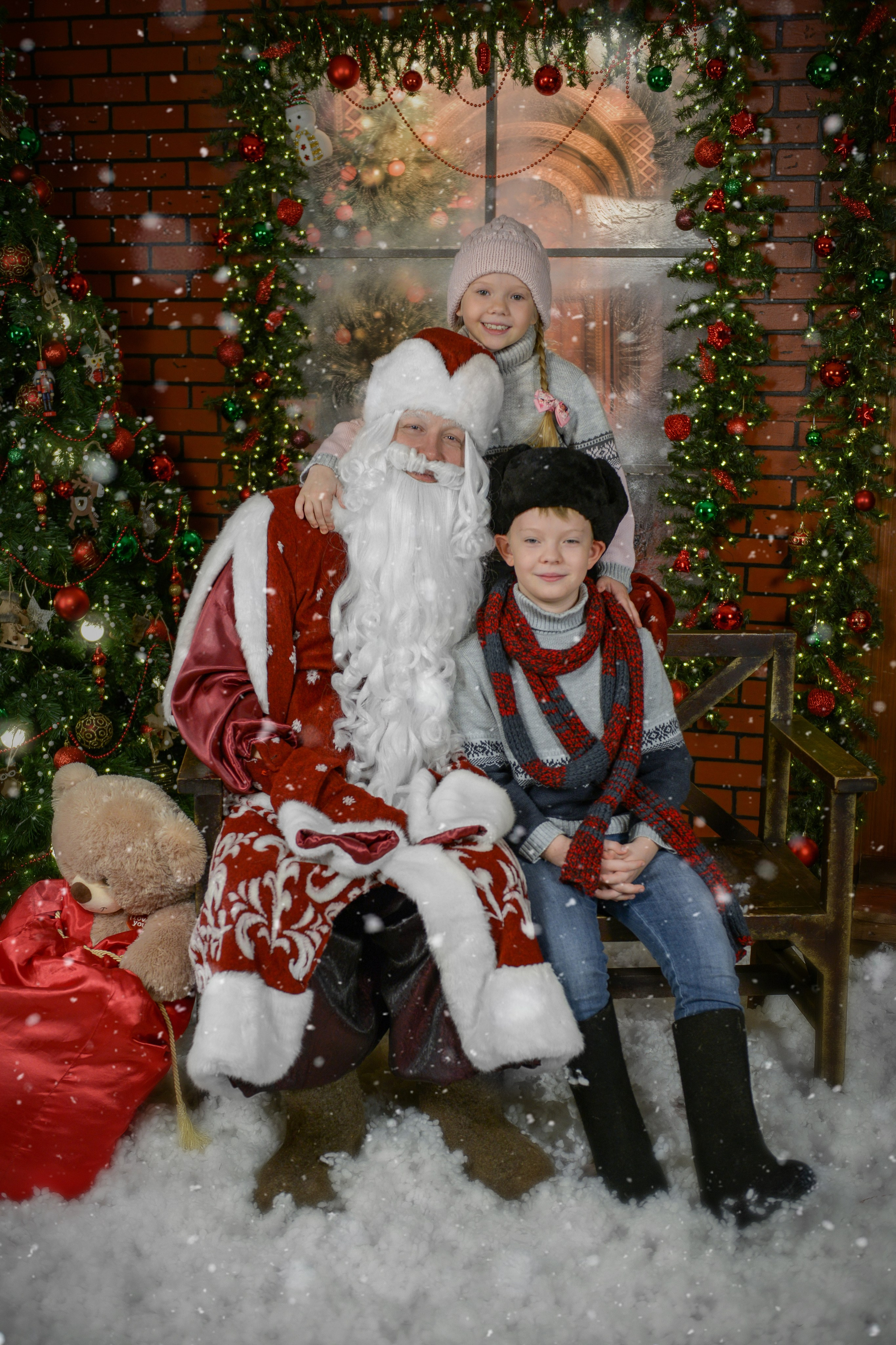 Встреча с Дедом Морозом (ежегодный). Татьяна Гойда портретный и семейный фотограф Ленск. Выпускные альбомы