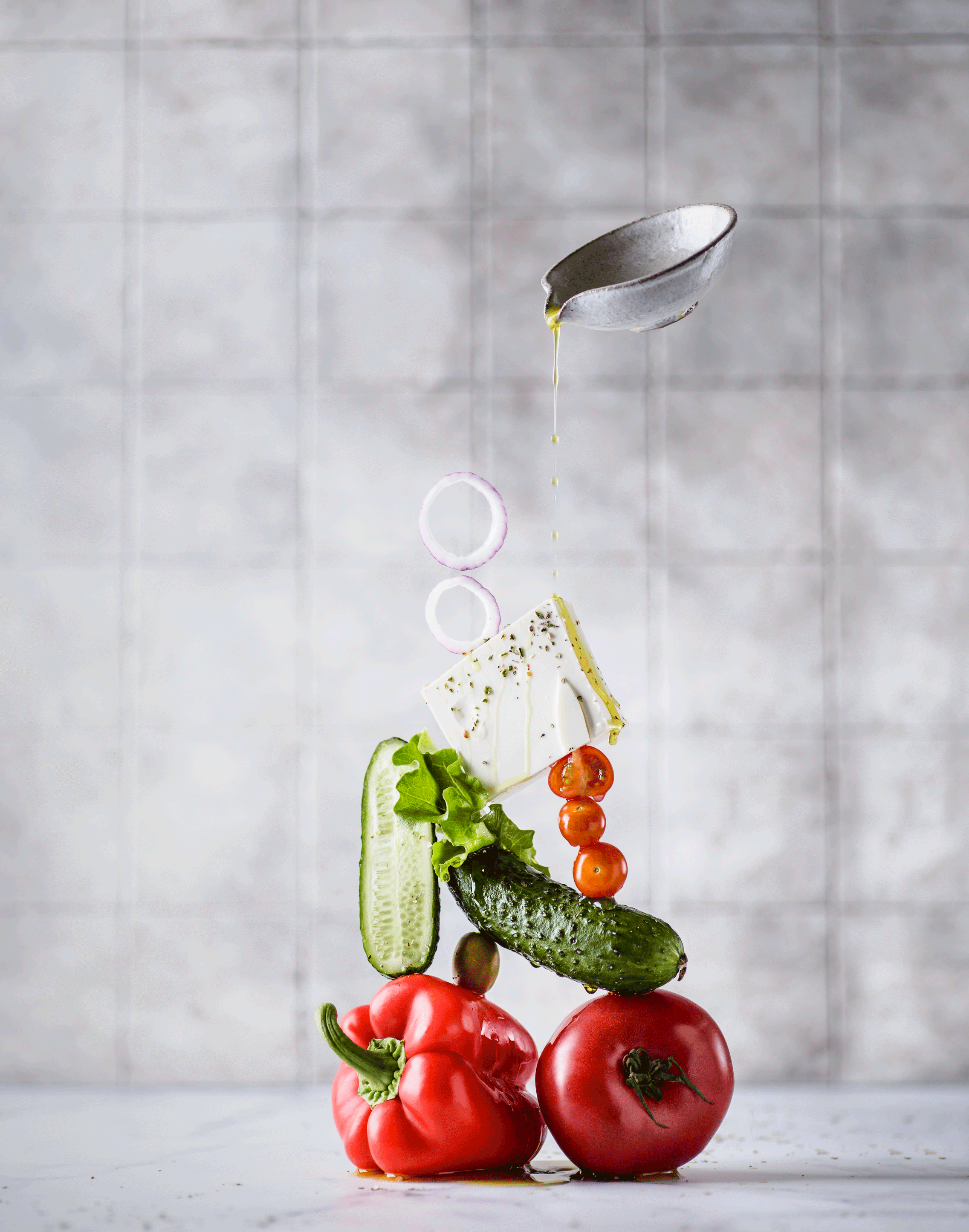 Балансирующая композиция салата - съемка для меню