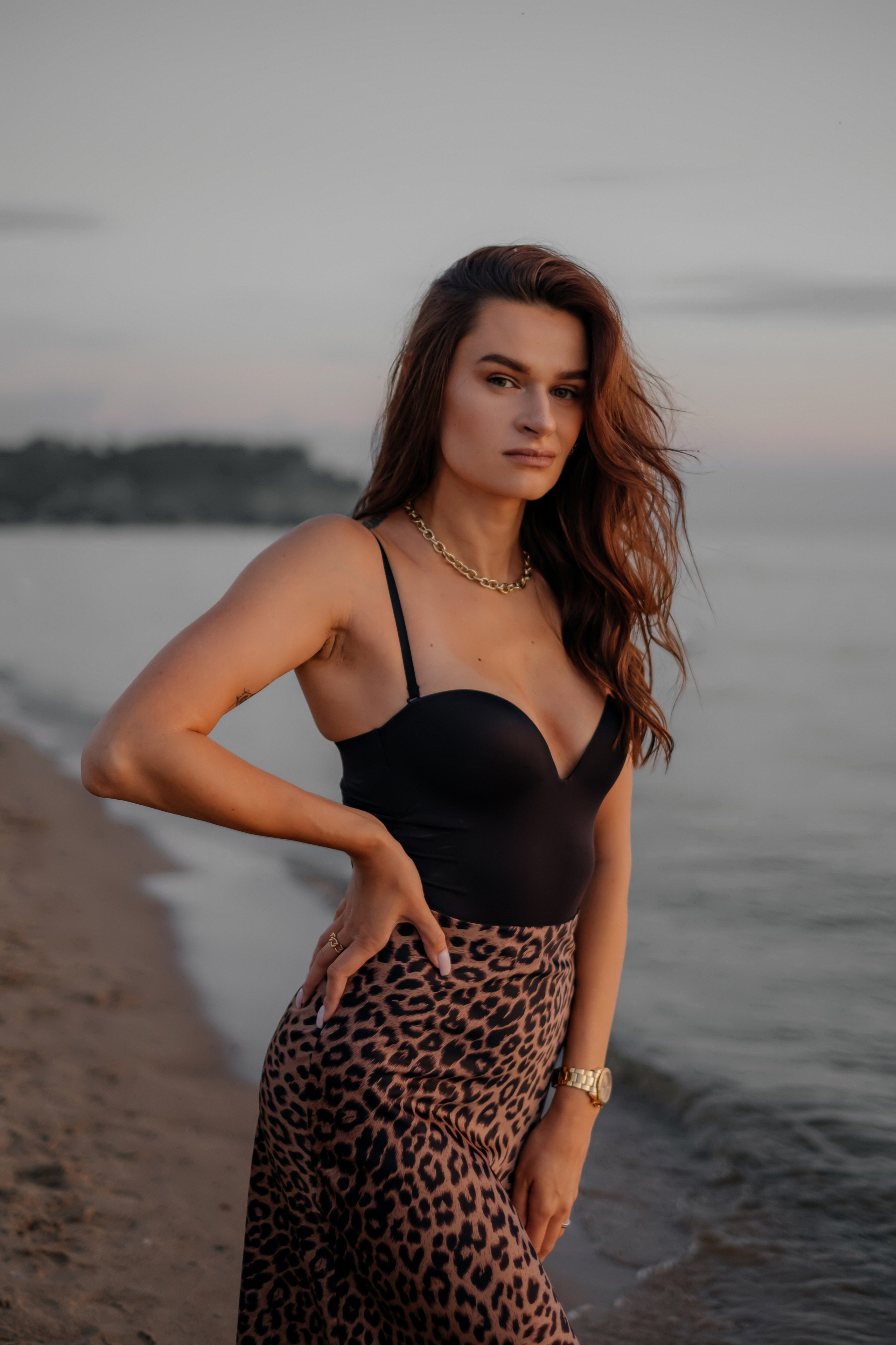 Катя с дочками на берегу. Фотограф в Новосибирске Диана Ильиных