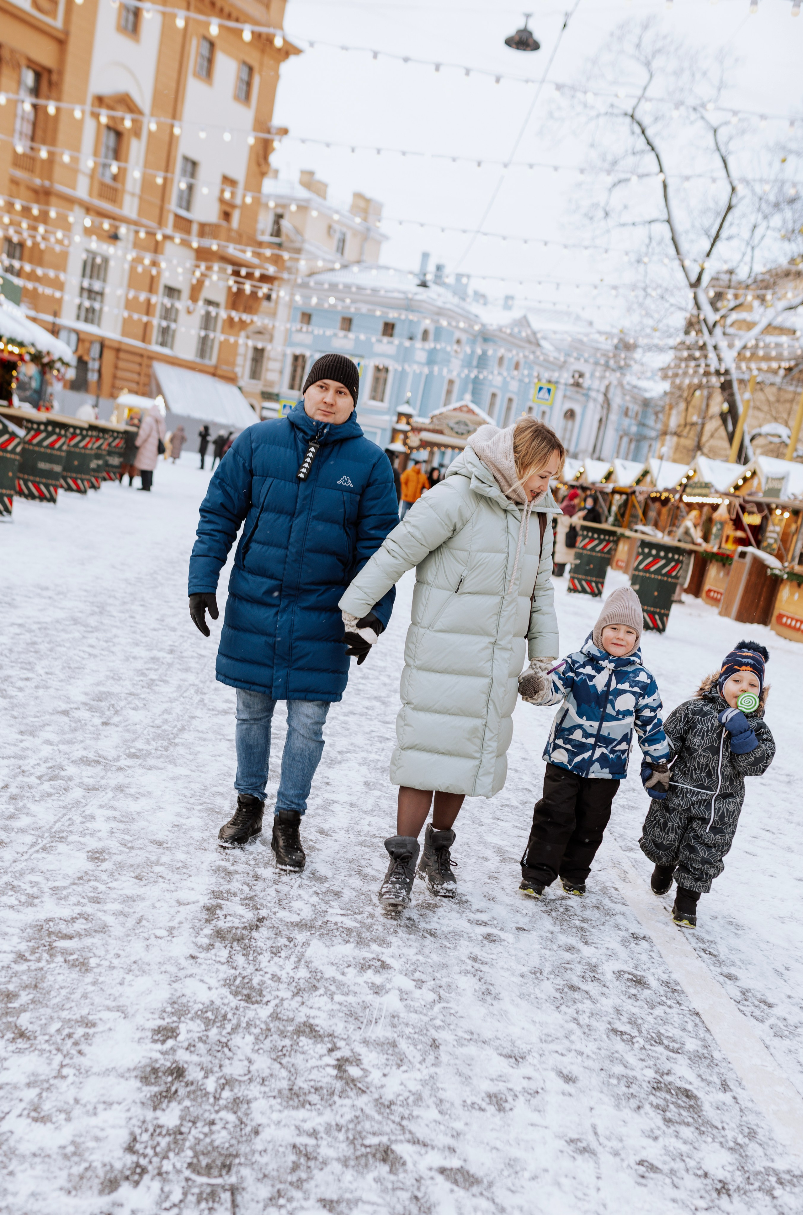 Семейная, Манежная площадь