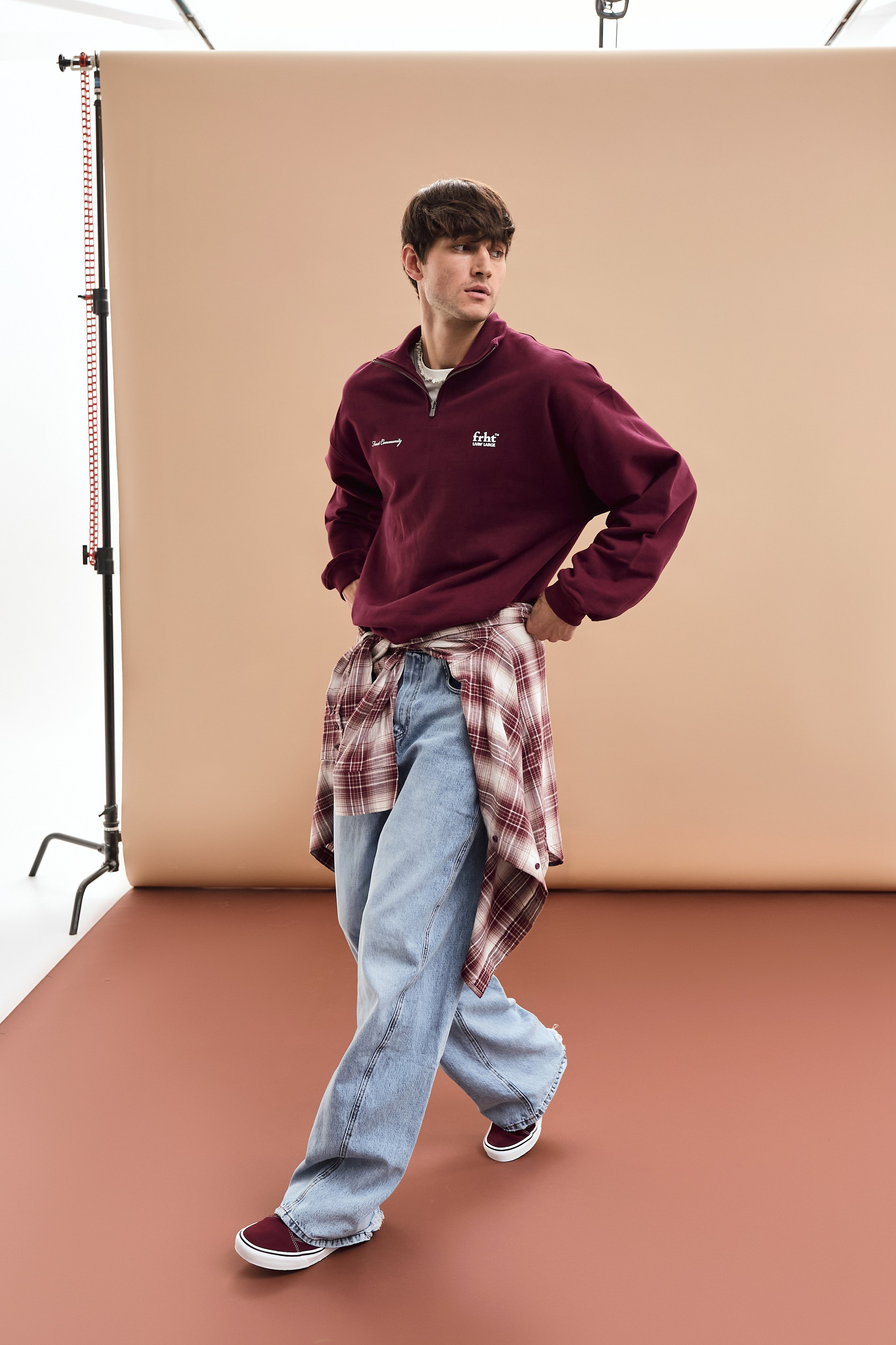 На бумажном фоне. Фотограф Москва| Вероника Полуэктова