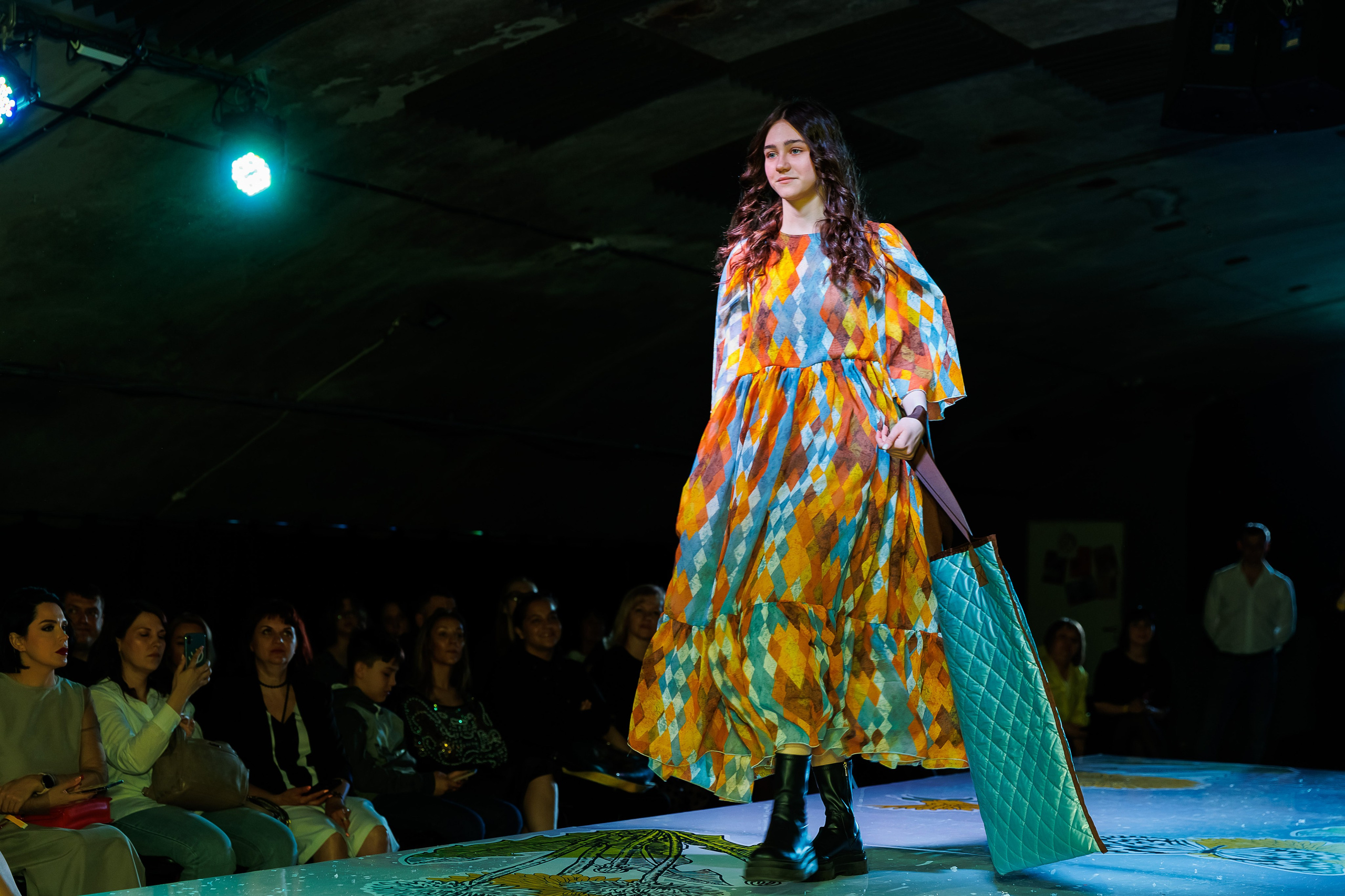 Показ Надежды Шибиной от журнала «Жираf». Фотограф Новосибирск — Наталья Гресь