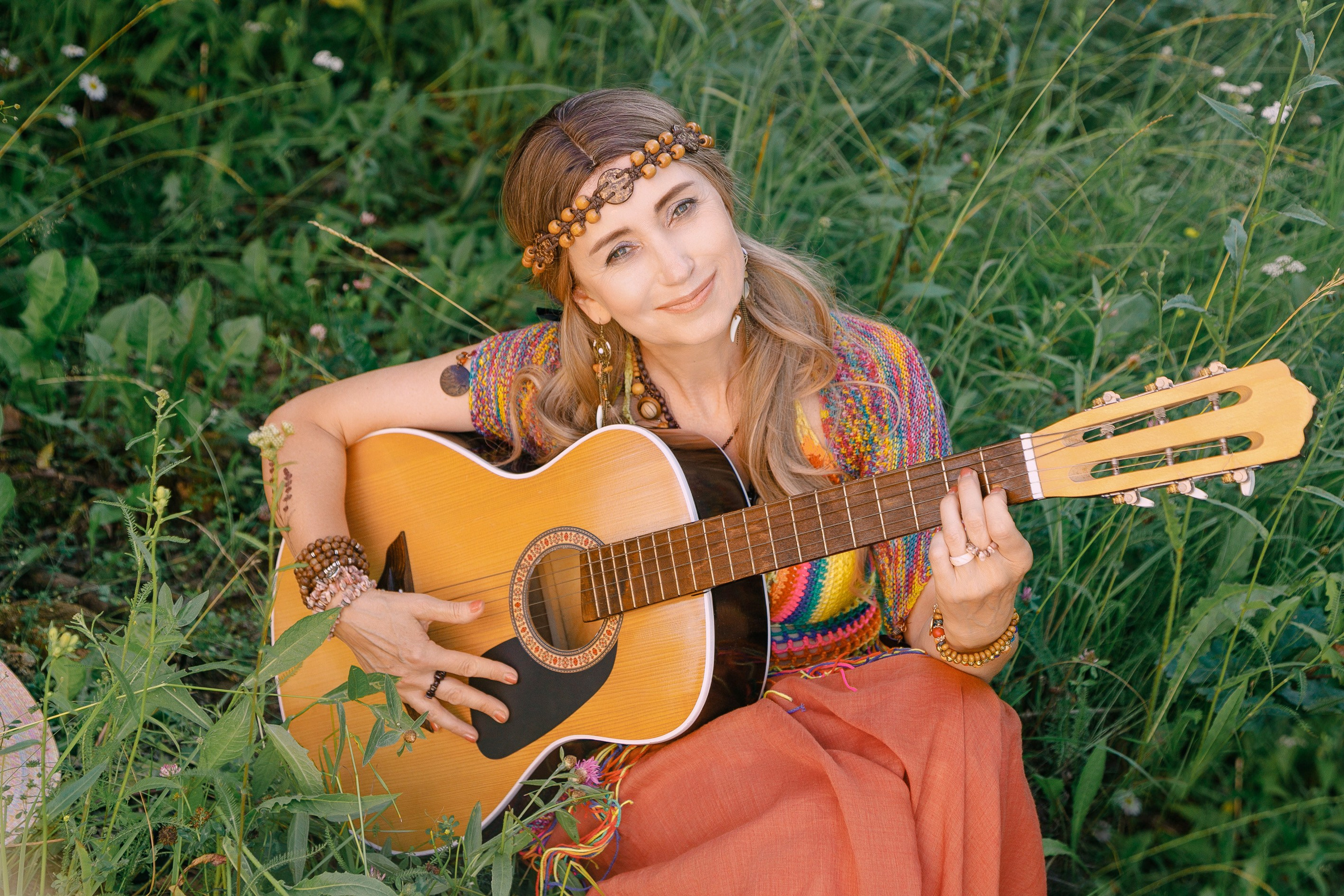 Женские фотосессии в образе Хиппи и металлиста