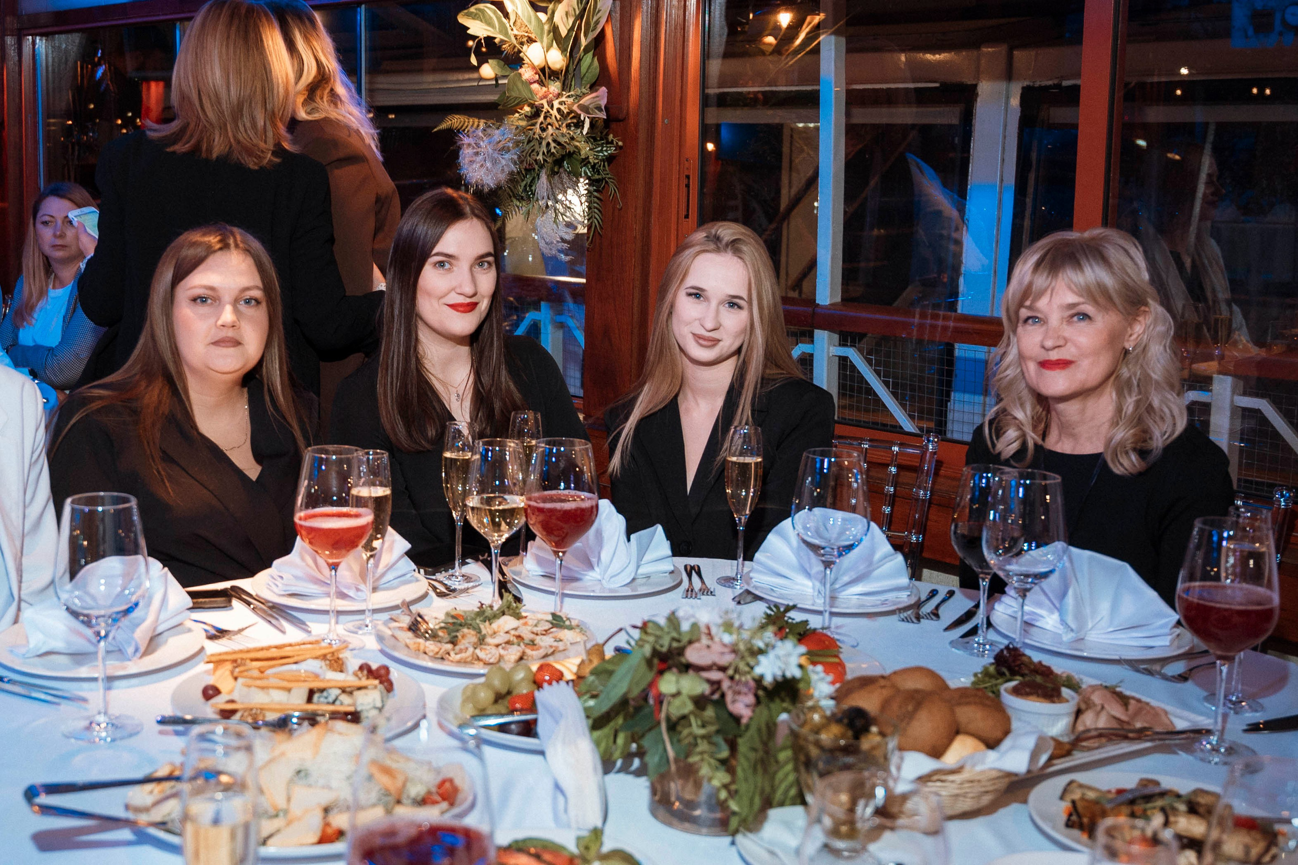 EISENBERG Корпоратив // Astra Marine Гала-ужин на теплоходе. Фотограф Элина Брусенцева