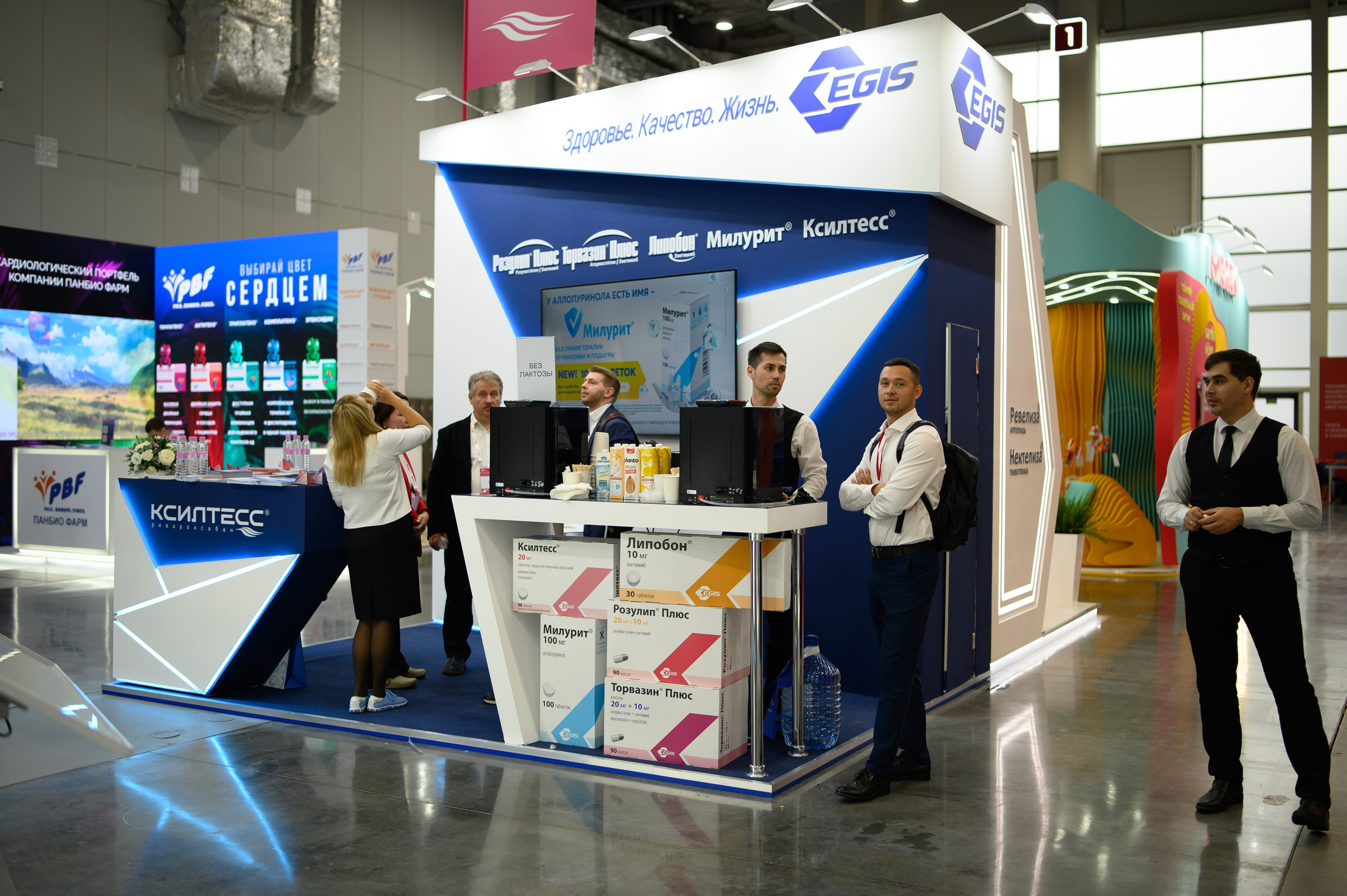 Репортажный фотограф снимает корпоративный стенд на национальном конгрессе кардиологов, Казань Экспо.