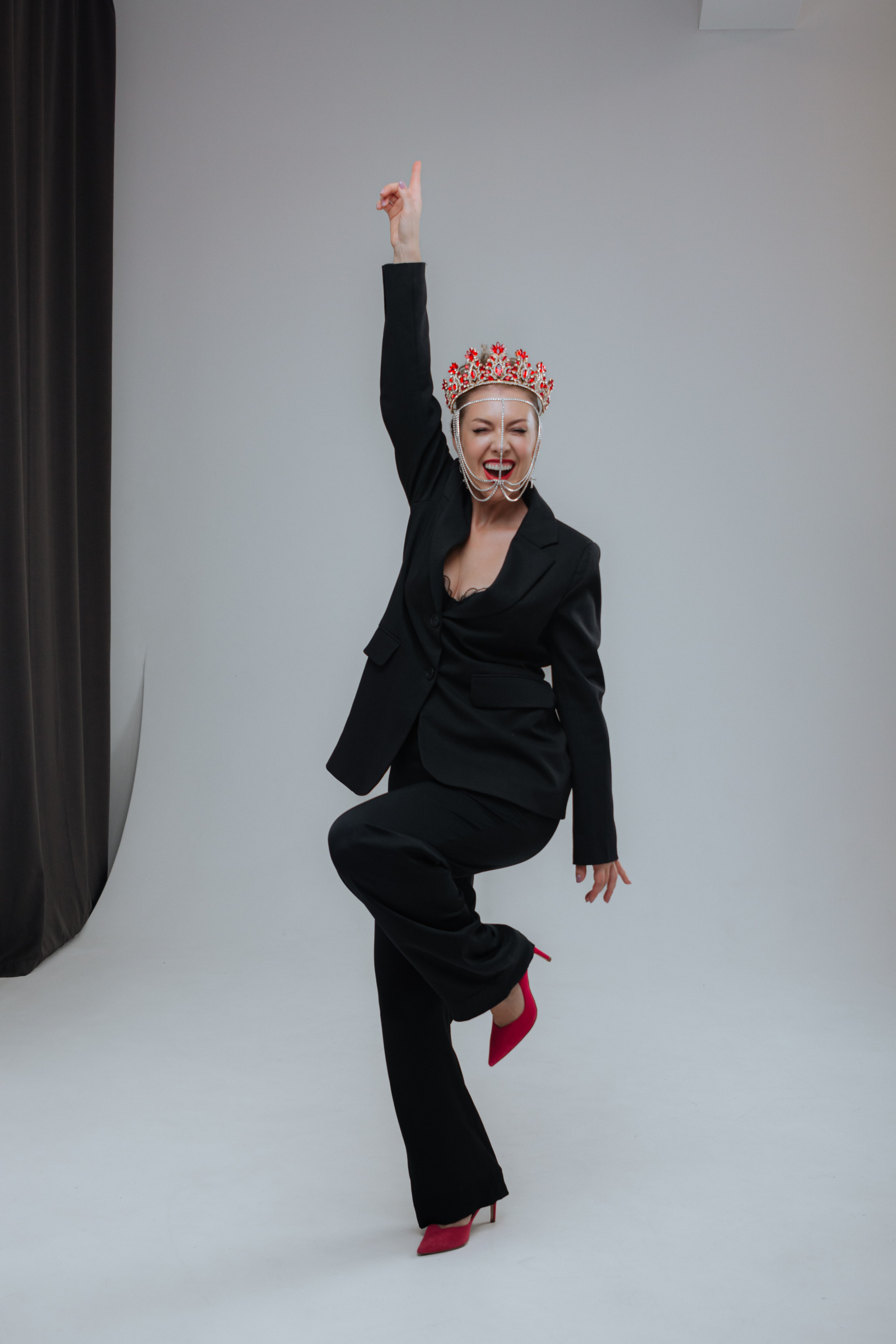 Фотосессия Superwoman Натальи и Светланы для афишы. Портретный фотограф в Санкт-Петербурге Дмитриева Наталия