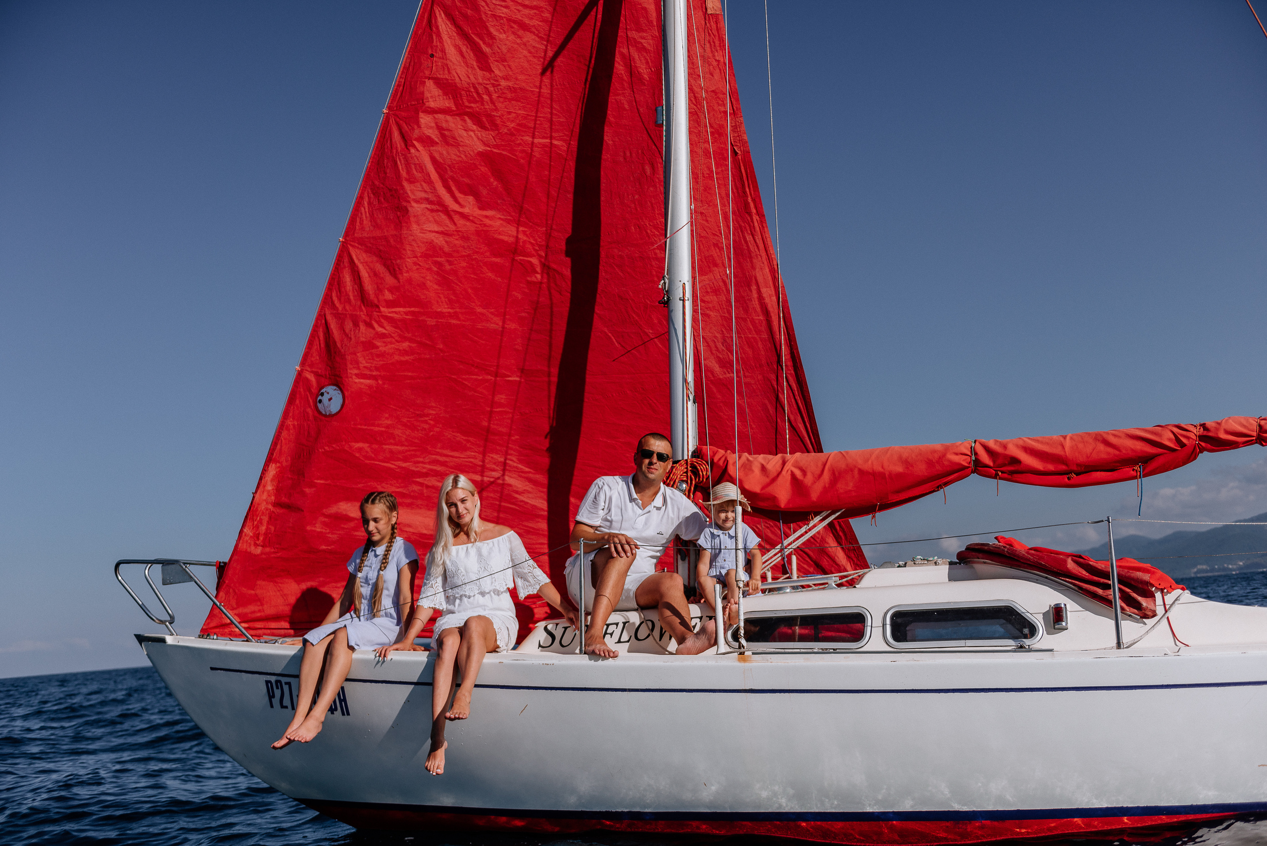 Family photoshoot on a sailboat Yacht. Fedor Lemeshko — Destination Wedding and Family Lifestyle photographer