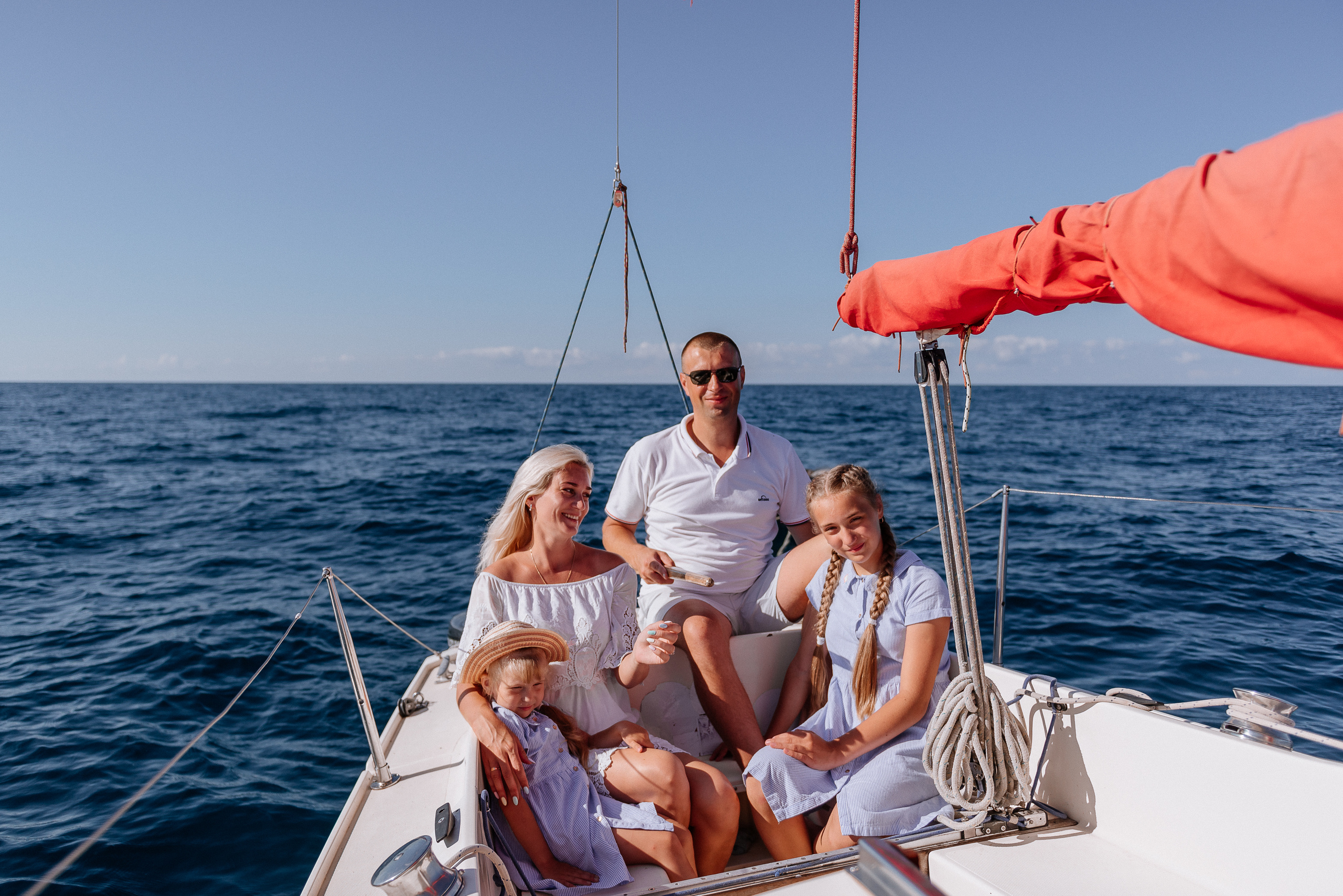 Family photoshoot on a sailboat Yacht. Fedor Lemeshko — Destination Wedding and Family Lifestyle photographer
