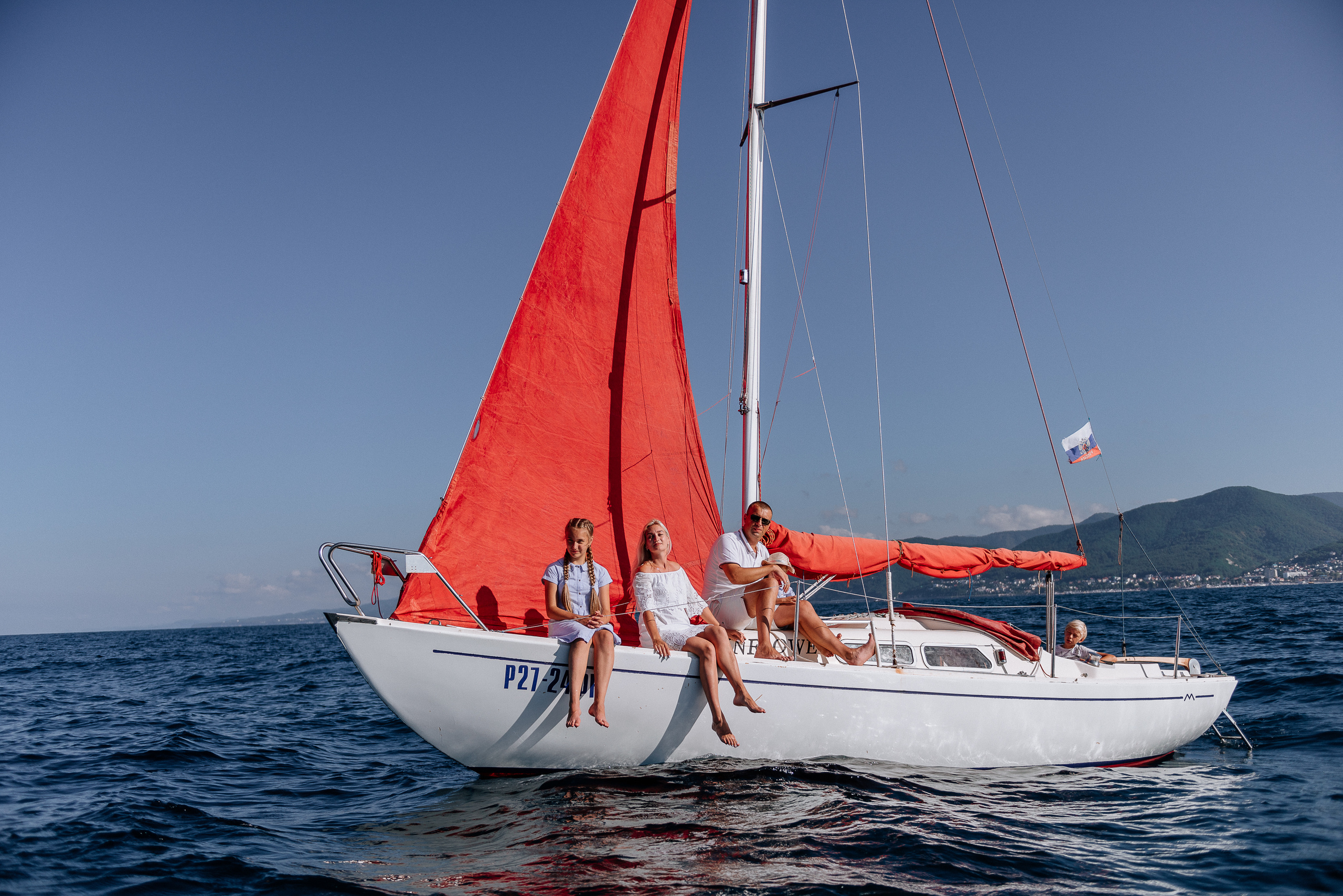 Family photoshoot on a sailboat Yacht. Fedor Lemeshko — Destination Wedding and Family Lifestyle photographer