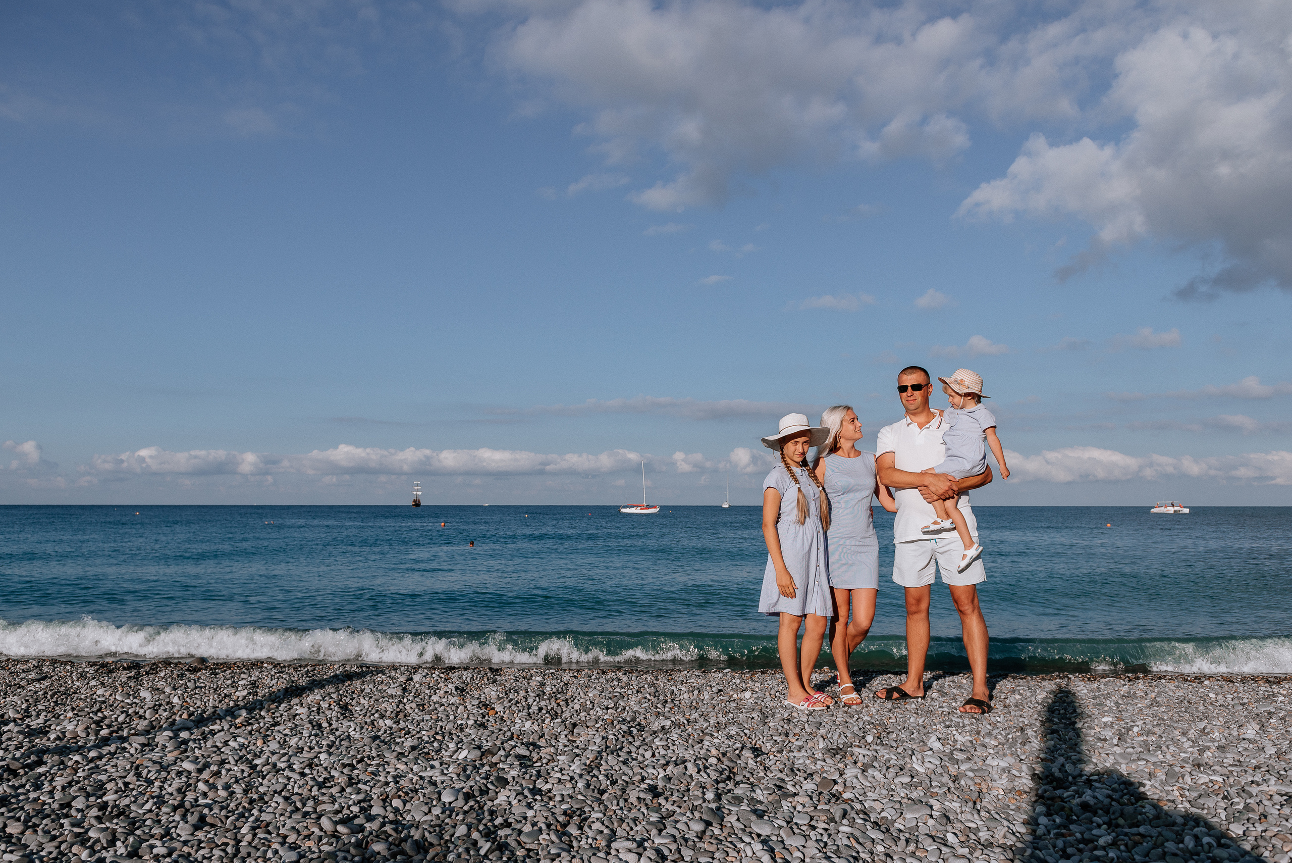 Family photoshoot on a sailboat Yacht. Fedor Lemeshko — Destination Wedding and Family Lifestyle photographer