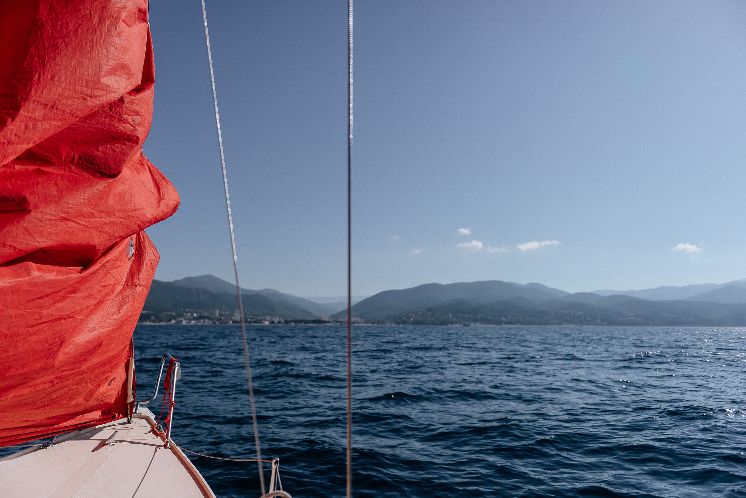 Family photoshoot on a sailboat Yacht. Fedor Lemeshko — Destination Wedding and Family Lifestyle photographer