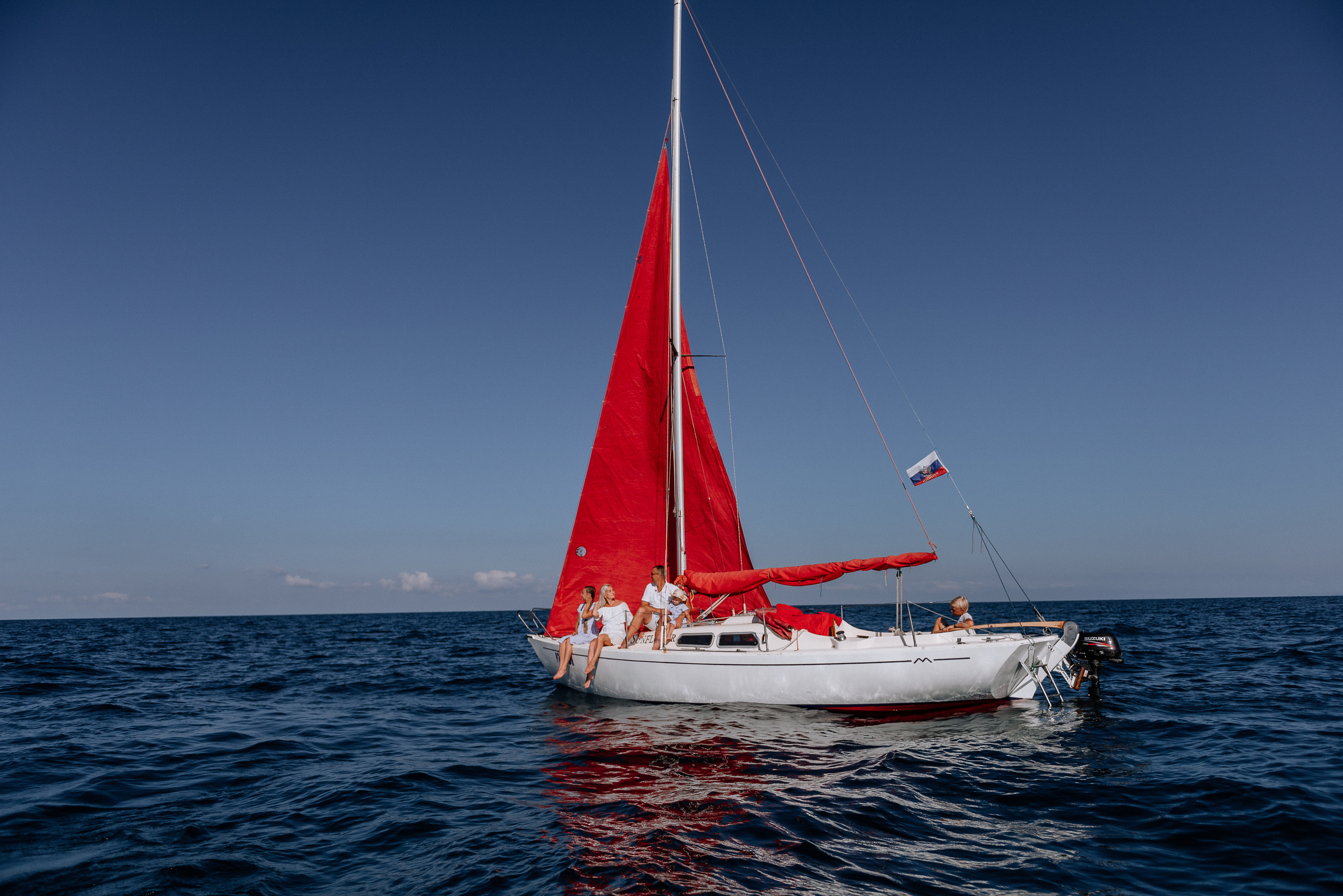 Family photoshoot on a sailboat Yacht. Fedor Lemeshko — Destination Wedding and Family Lifestyle photographer