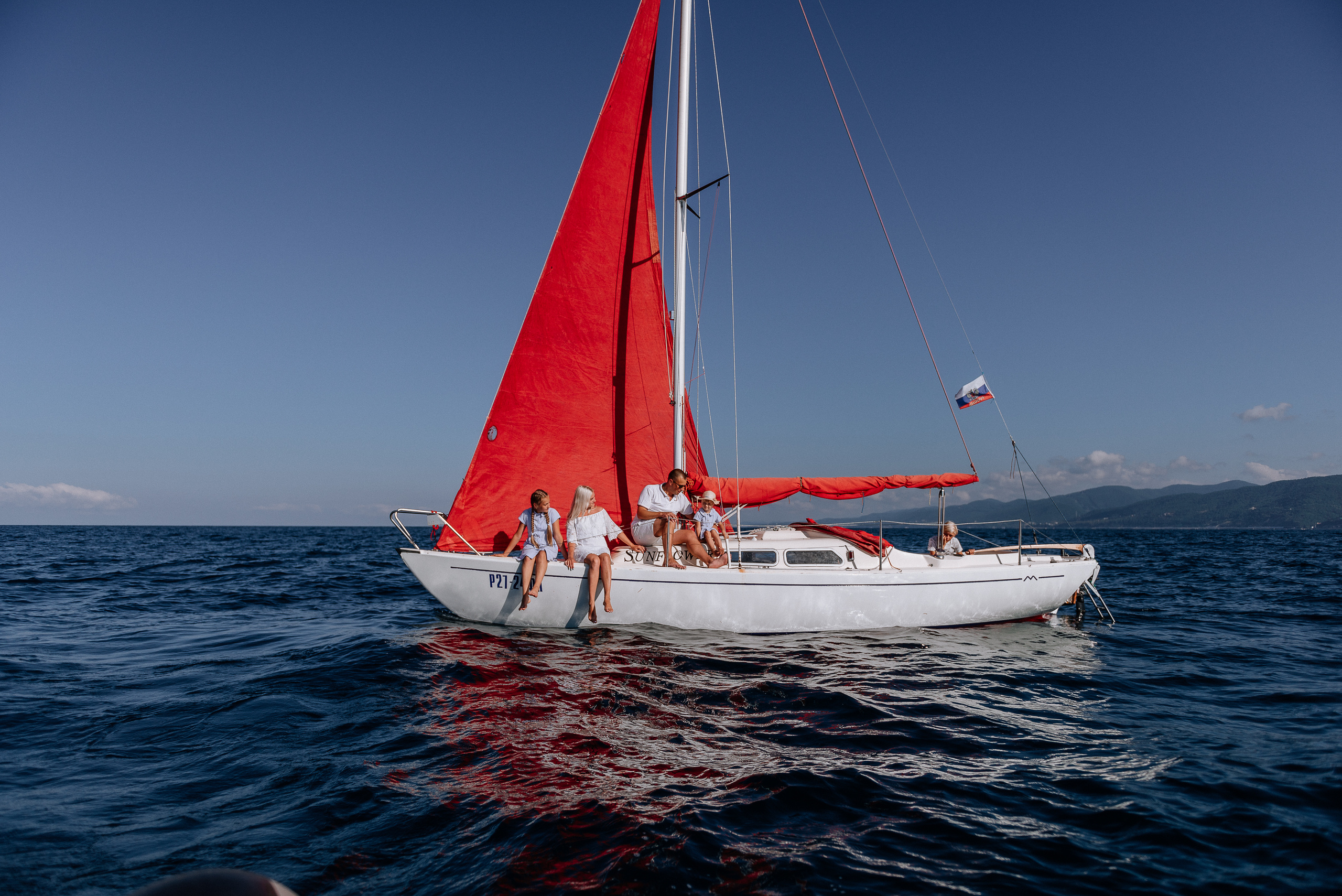 Family photoshoot on a sailboat Yacht. Fedor Lemeshko — Destination Wedding and Family Lifestyle photographer