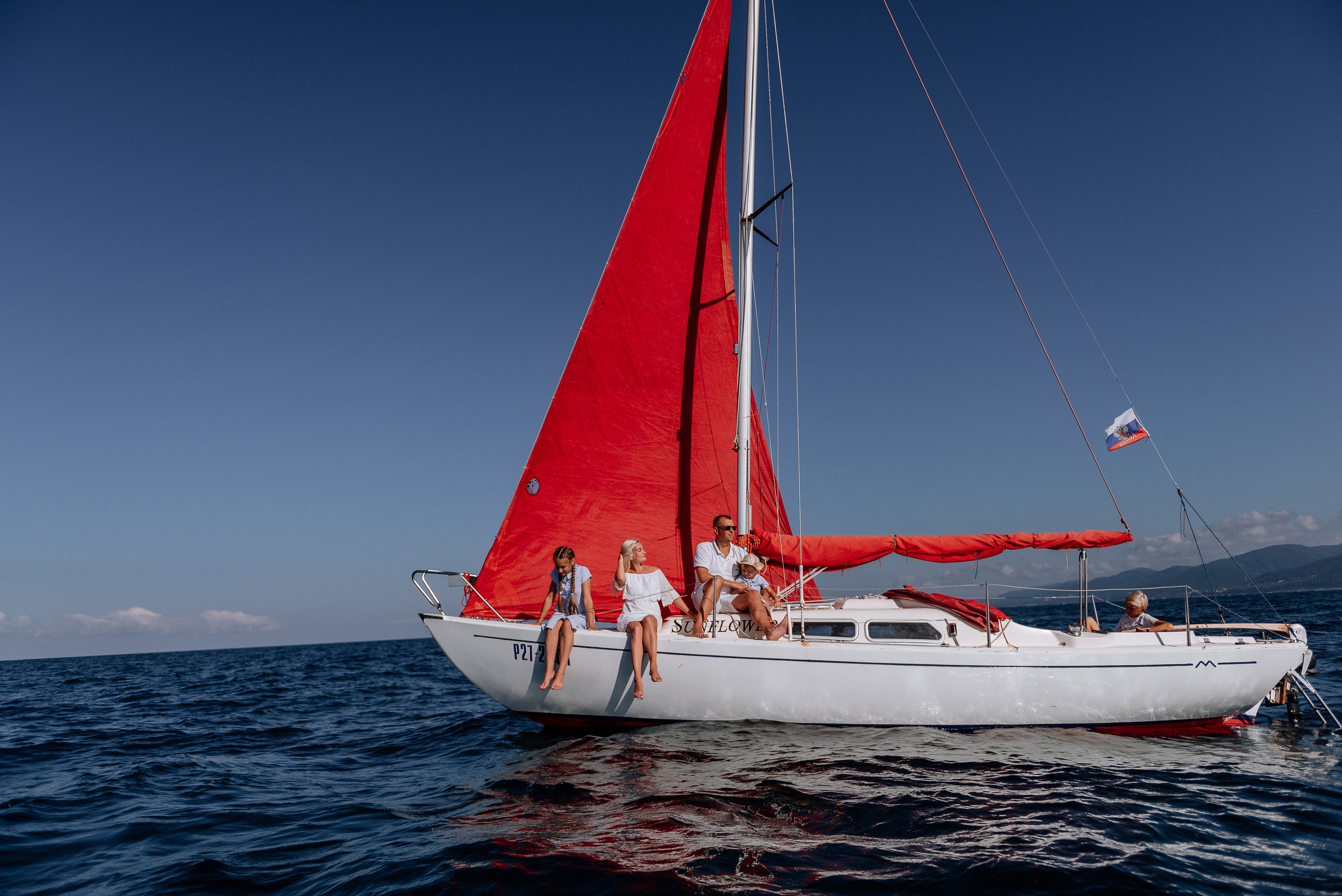 Family photoshoot on a sailboat Yacht. Fedor Lemeshko — Destination Wedding and Family Lifestyle photographer