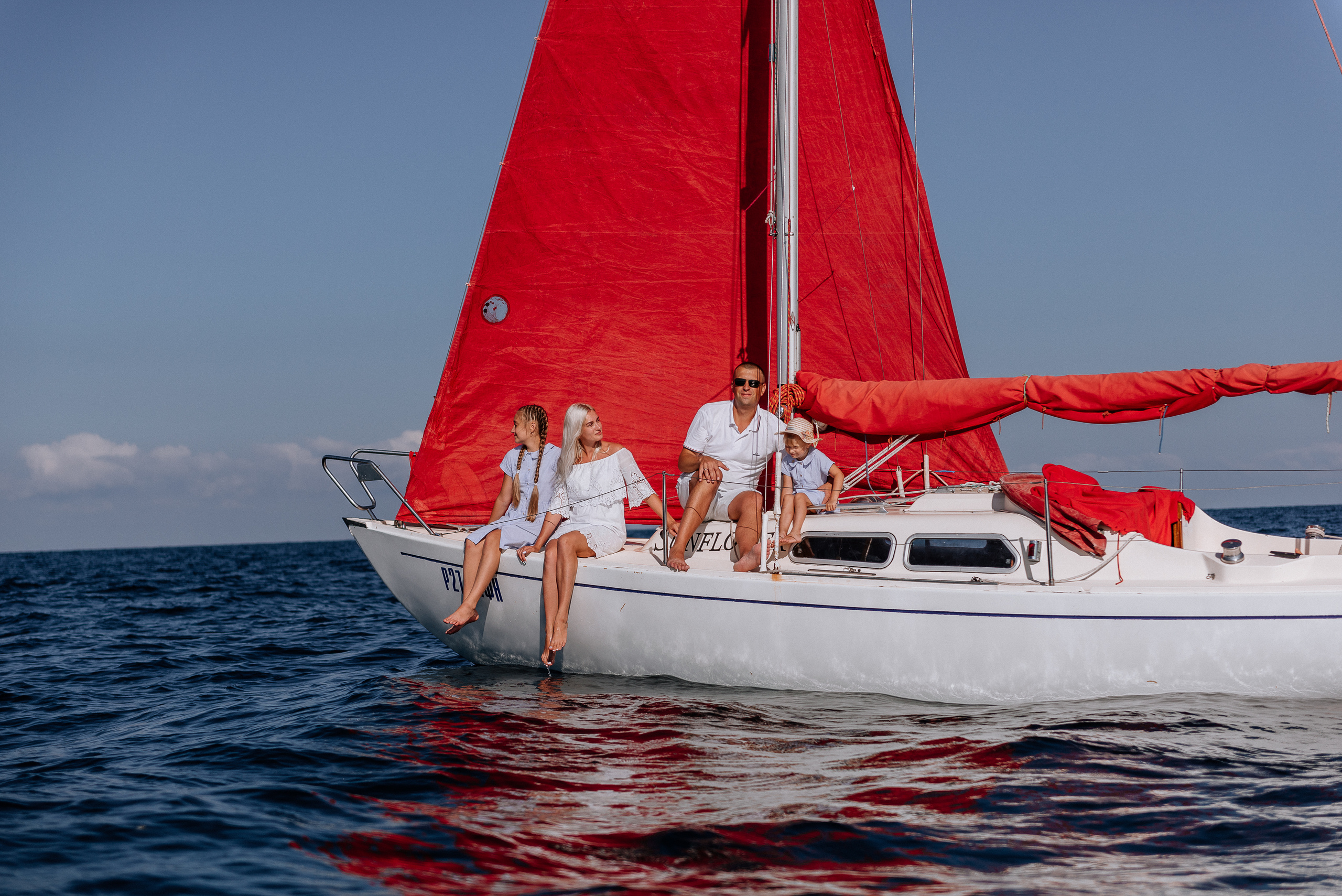 Family photoshoot on a sailboat Yacht. Fedor Lemeshko — Destination Wedding and Family Lifestyle photographer