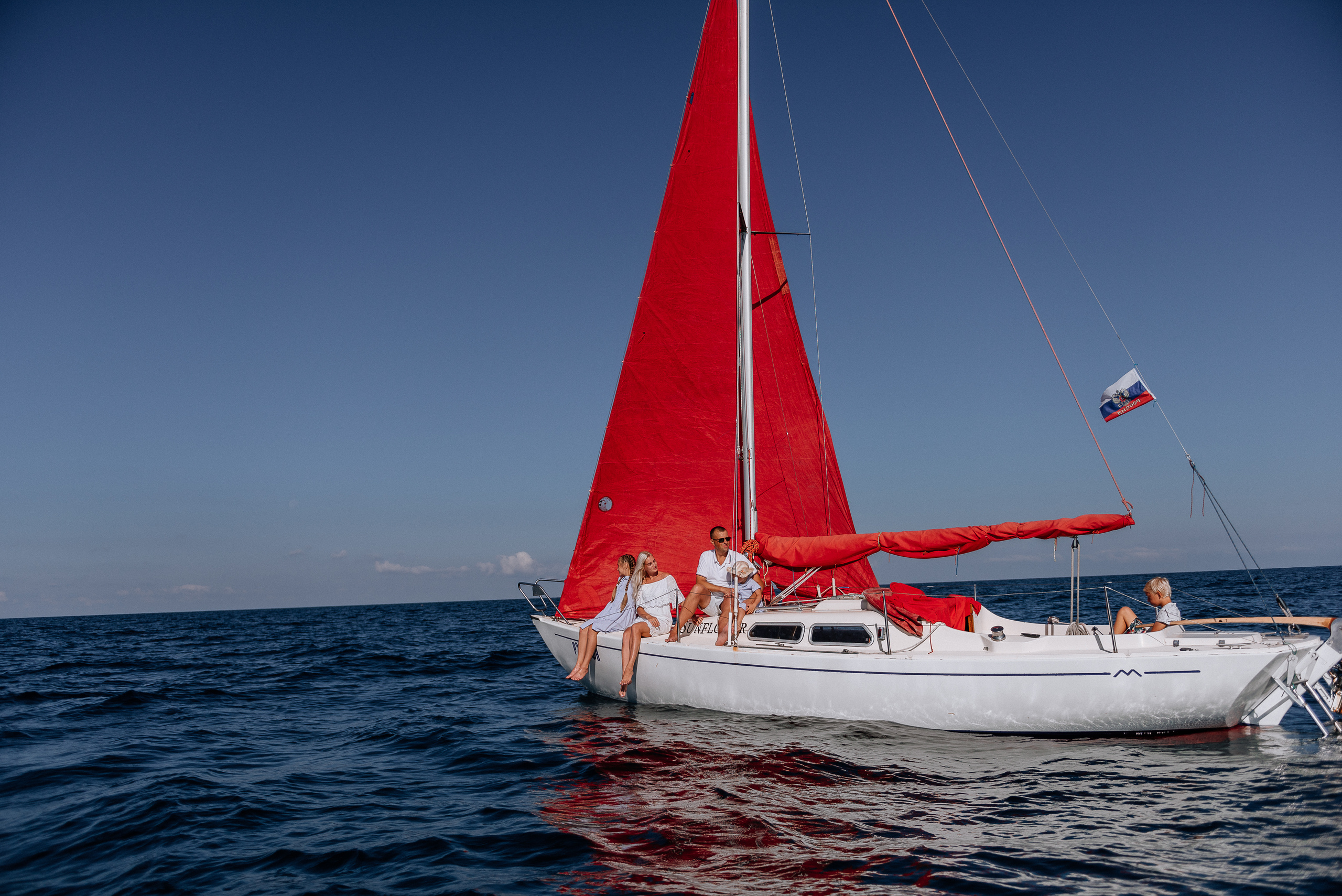 Family photoshoot on a sailboat Yacht. Fedor Lemeshko — Destination Wedding and Family Lifestyle photographer