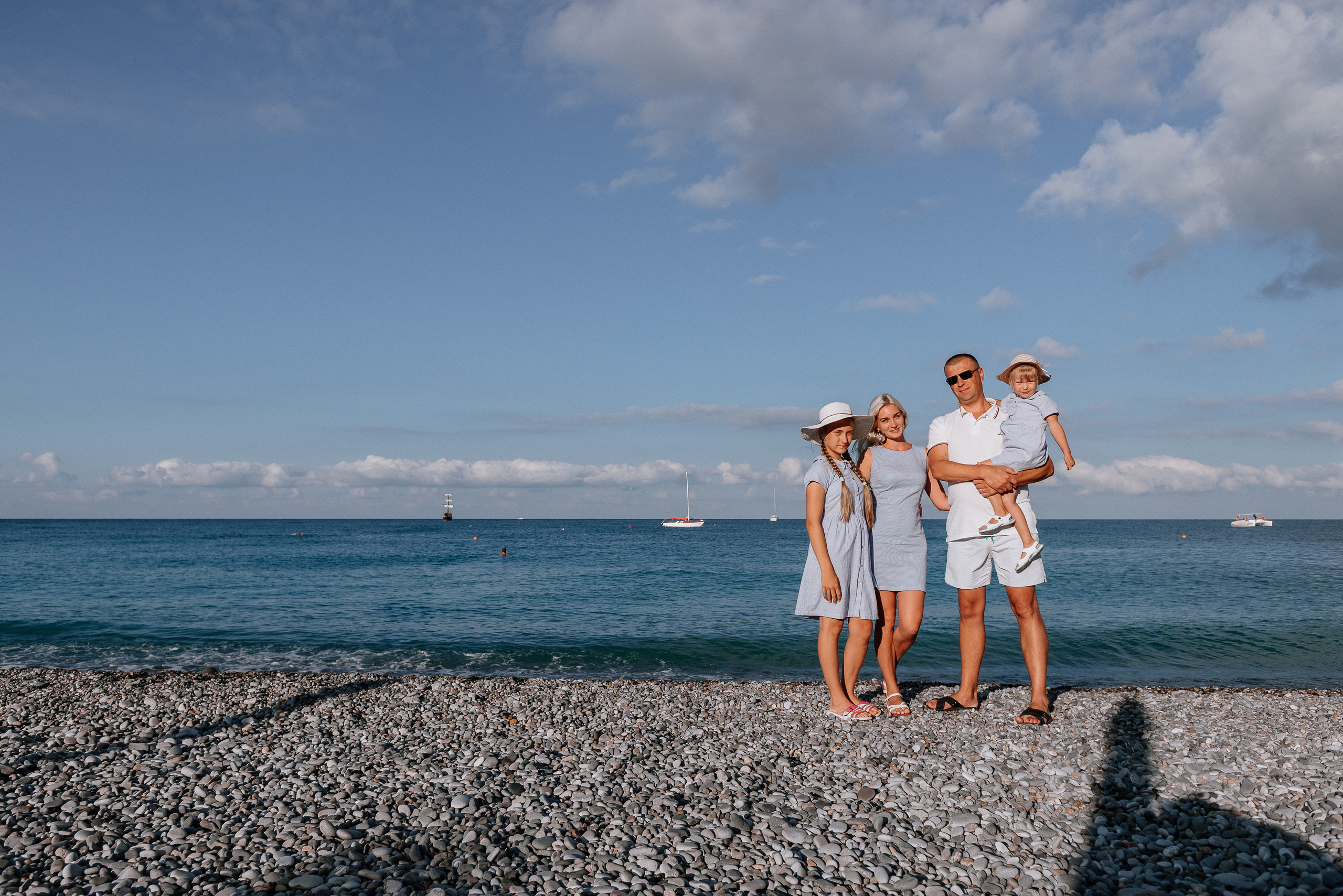 Family photoshoot on a sailboat Yacht. Fedor Lemeshko — Destination Wedding and Family Lifestyle photographer