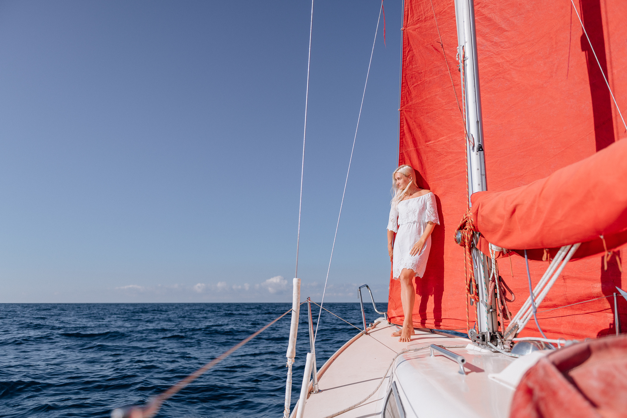 Family photoshoot on a sailboat Yacht. Fedor Lemeshko — Destination Wedding and Family Lifestyle photographer