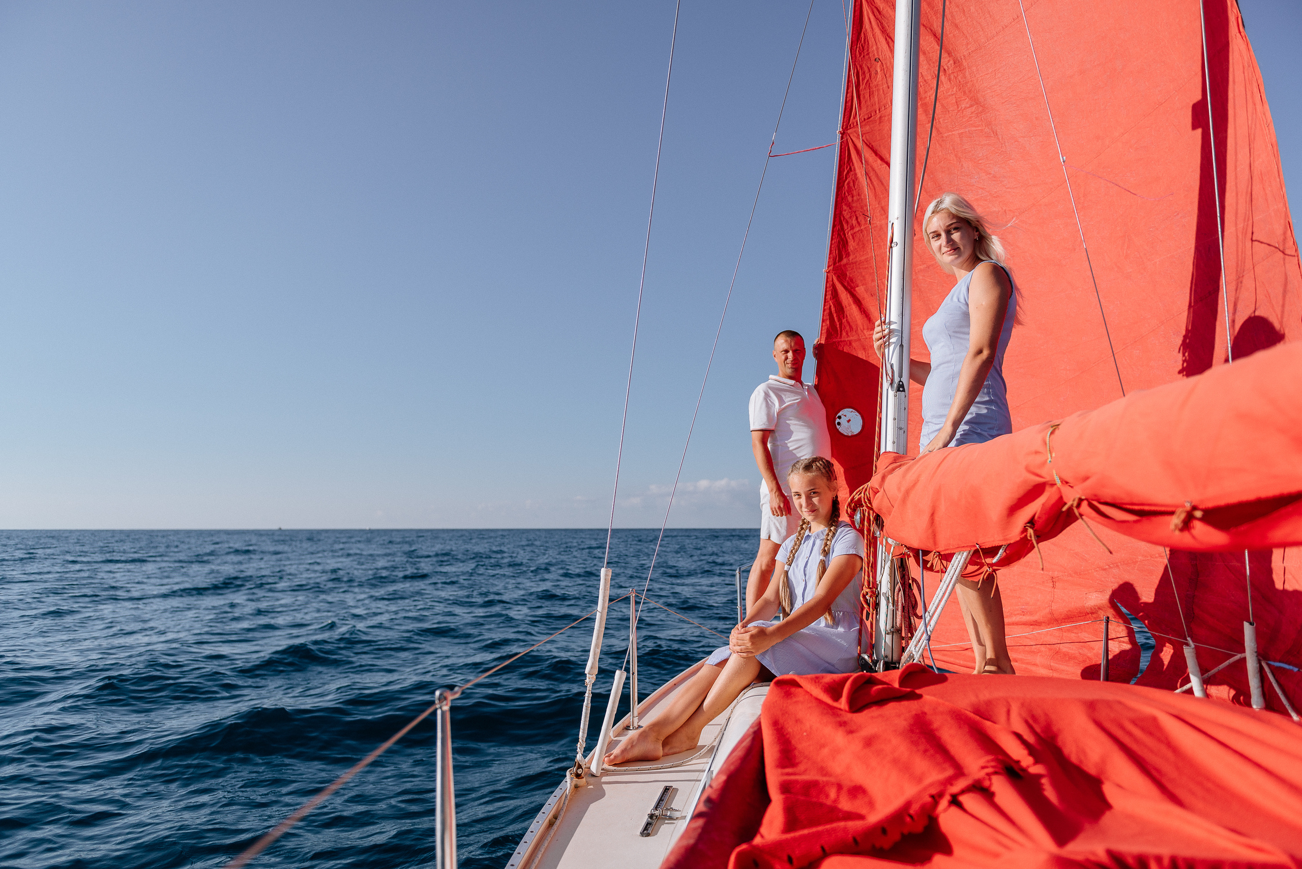 Family photoshoot on a sailboat Yacht. Fedor Lemeshko — Destination Wedding and Family Lifestyle photographer