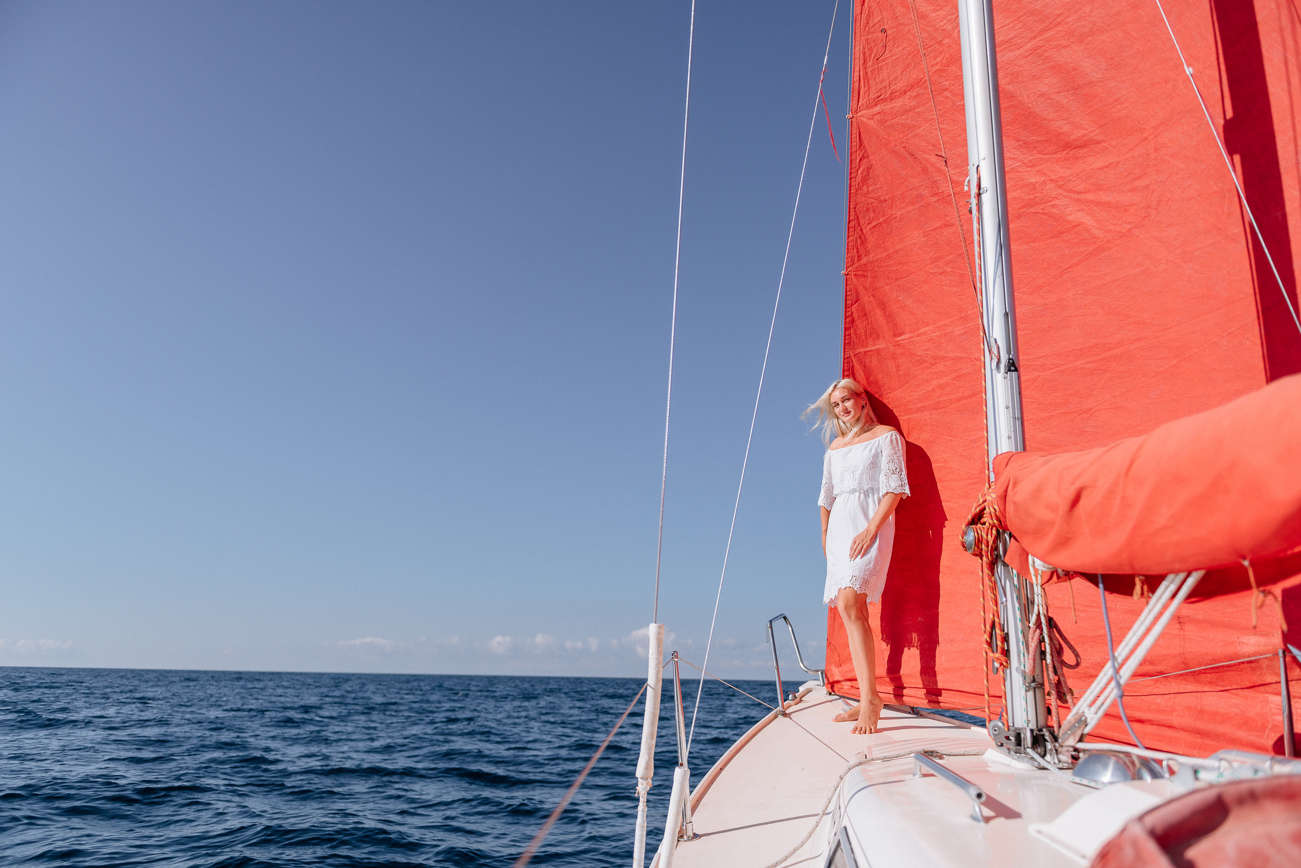 Family photoshoot on a sailboat Yacht. Fedor Lemeshko — Destination Wedding and Family Lifestyle photographer