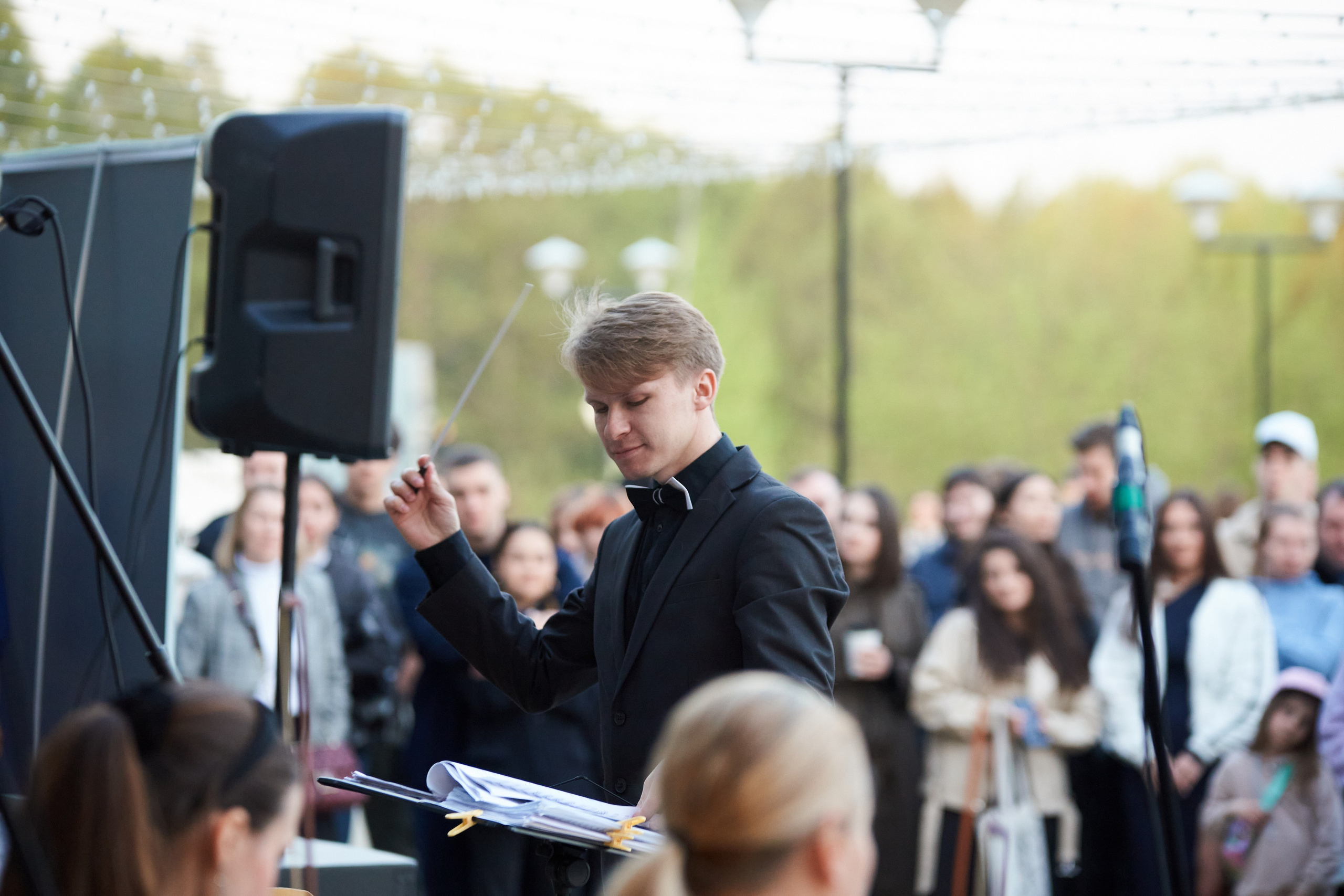 Репортаж: Музыкальная школа Виртуозы в Ночь музеев у планетария. Репортажный и женский фотограф в Новосибирске