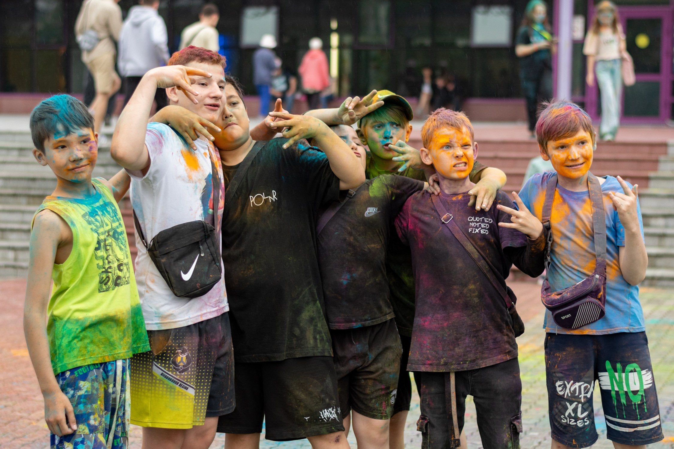 Антон Курдюмов фотограф в Хабаровске Рина Курдюмова фото27 foto27 Антон Дорофеев репортажный репортаж документалист Тони и Рина фотосоздатели День молодежи по-русски Хабаровск кинотеатр