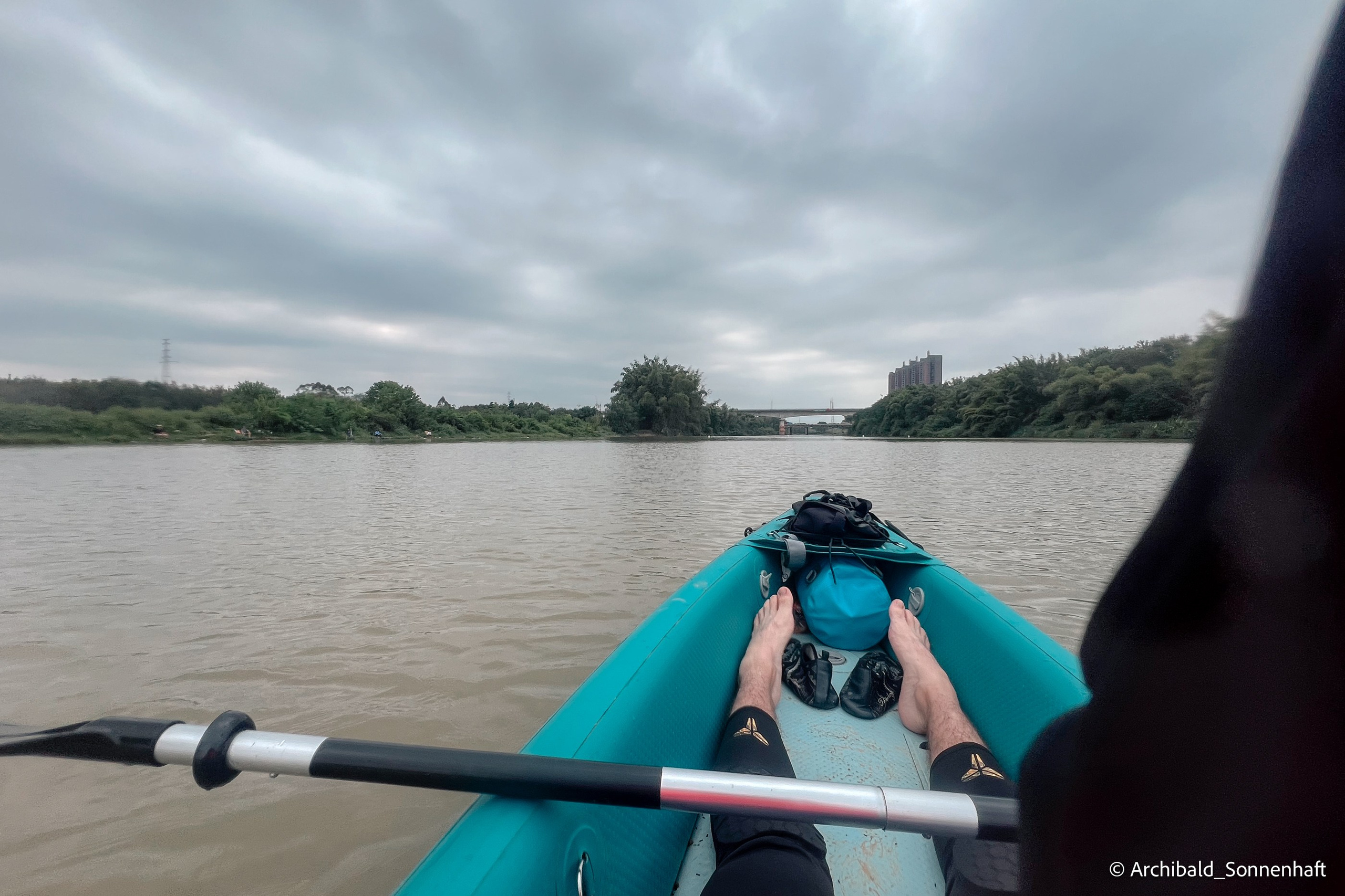Weekend kayaking trip. Photographer in Guangzhou, China. Archibald Sonnenhaft