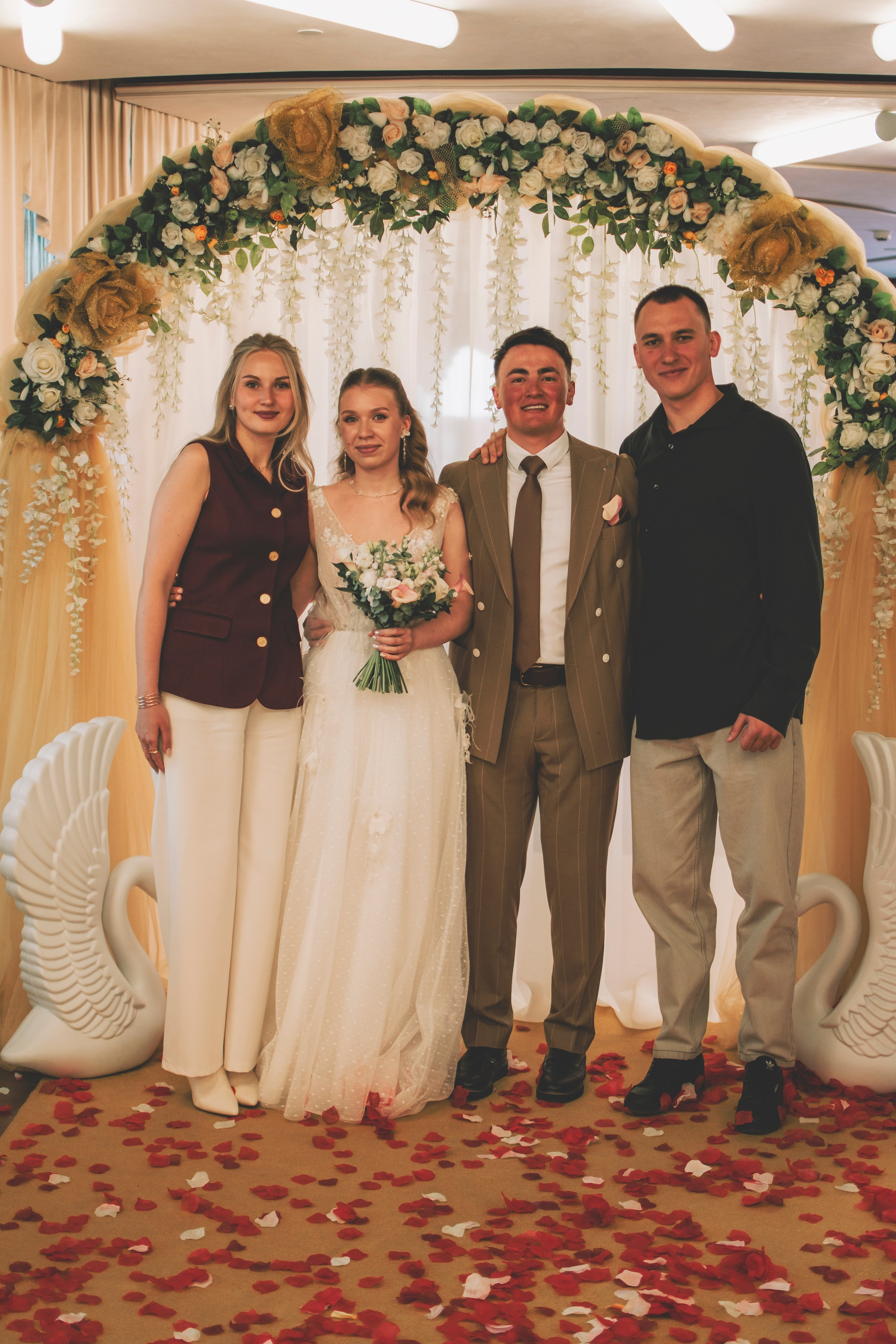 Альберт и Анастасия (Студийная фотосессия, роспись в ДК Нефтяник + фотосессия с гостями). Семейный и свадебный фотограф Губкинский и Ставрополь