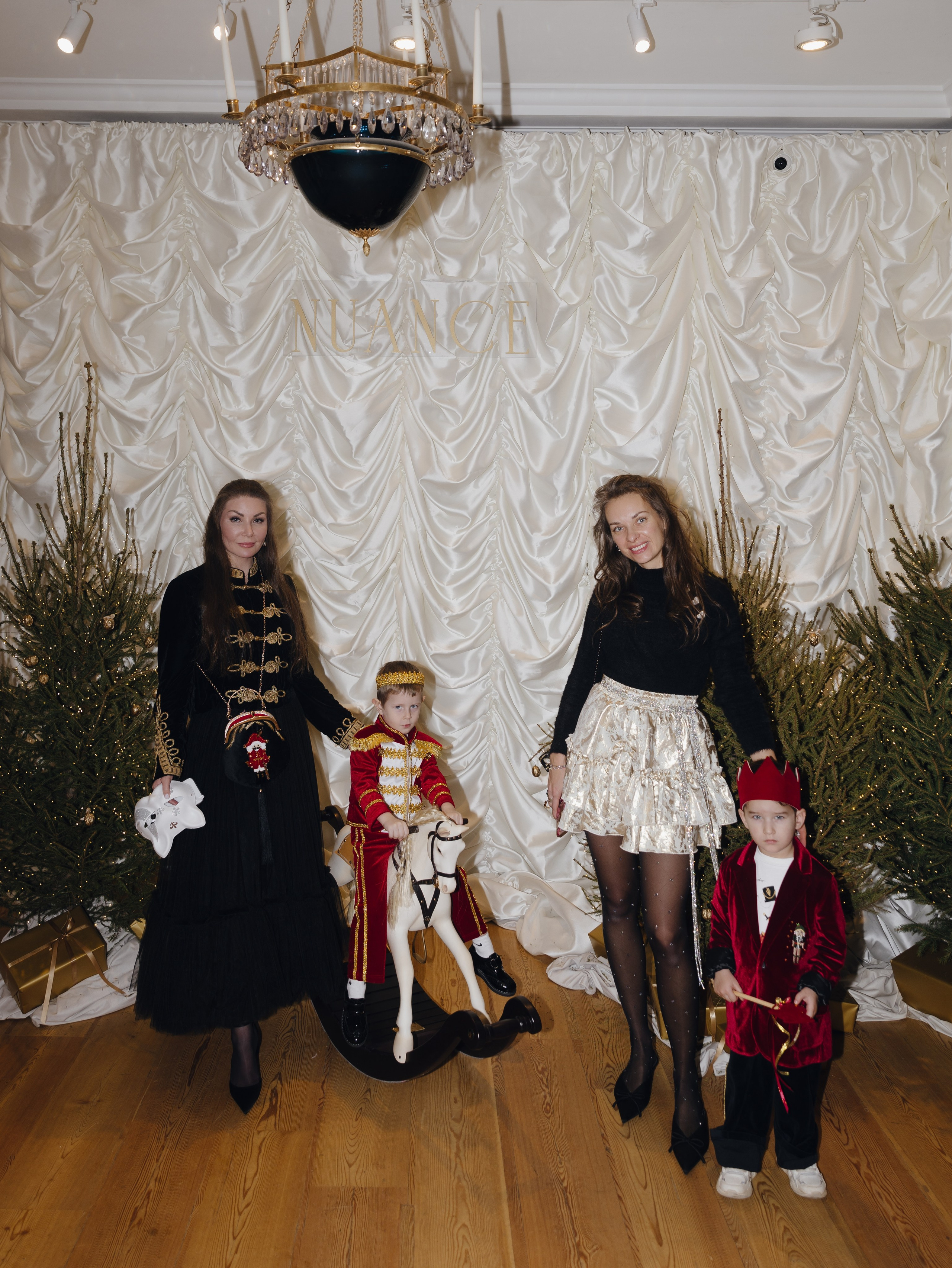 NUANCE — Ёлка. Destination wedding photographer Mary Korenchuk