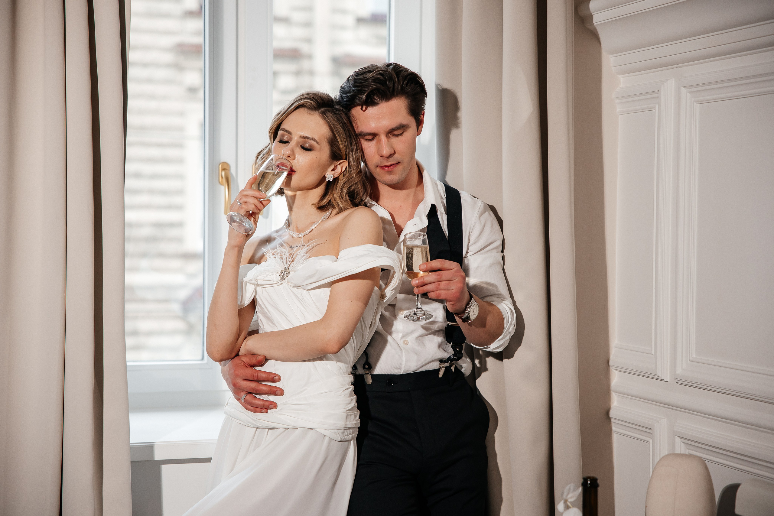 Утро жениха и невесты в отеле. Свадебный и семейный фотограф в Москве Красинская Мария