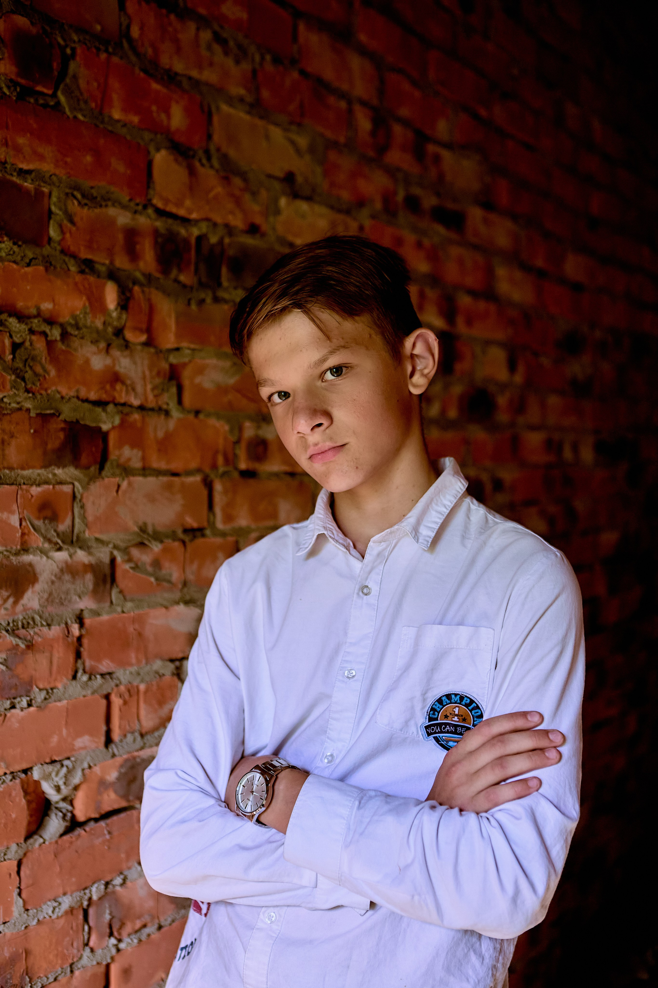 Молодежный портрет. Фотосессия ученика в заброшенном здании