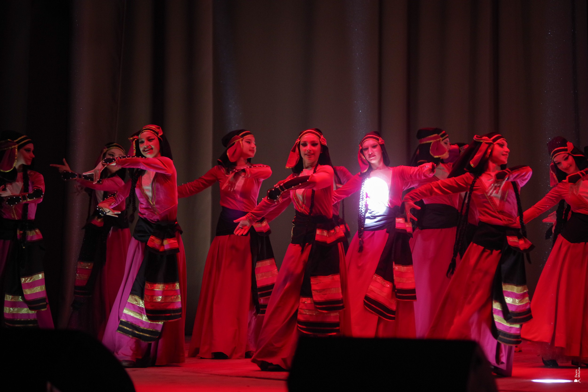 Танцы в Хоби. Портретный фотограф Денис Милютин