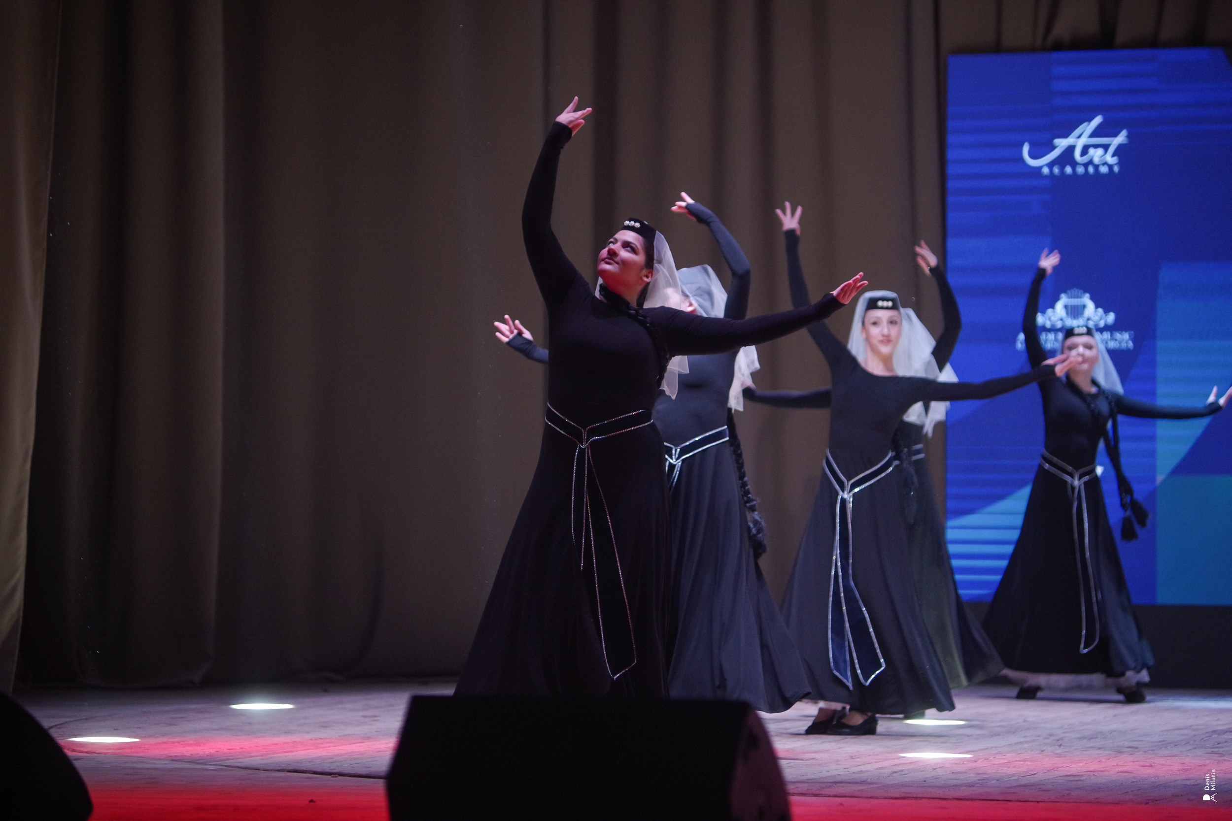 Танцы в Хоби. Портретный фотограф Денис Милютин