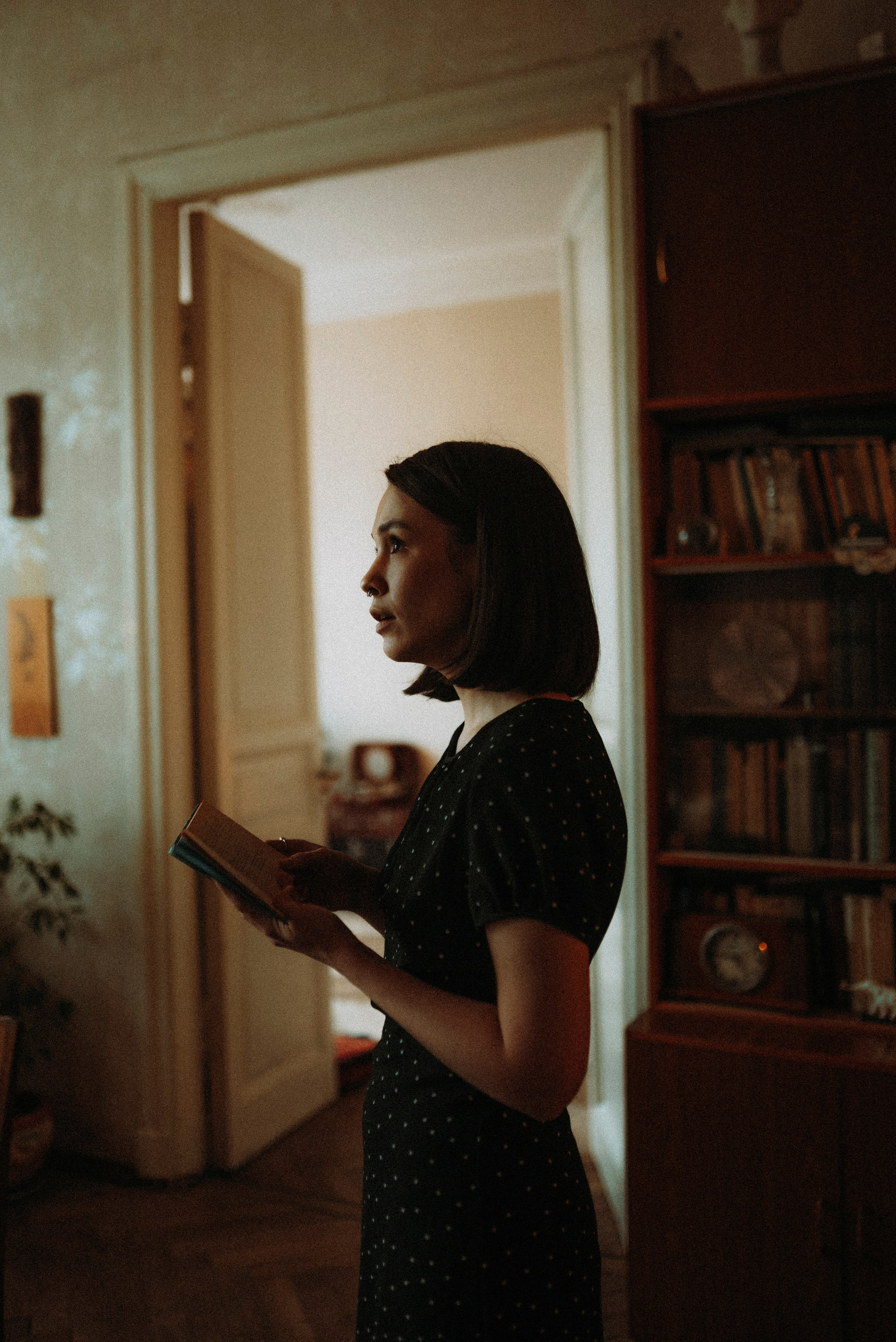 2025. Стрит-фотография, полная абсурда, идиотизма и красоты